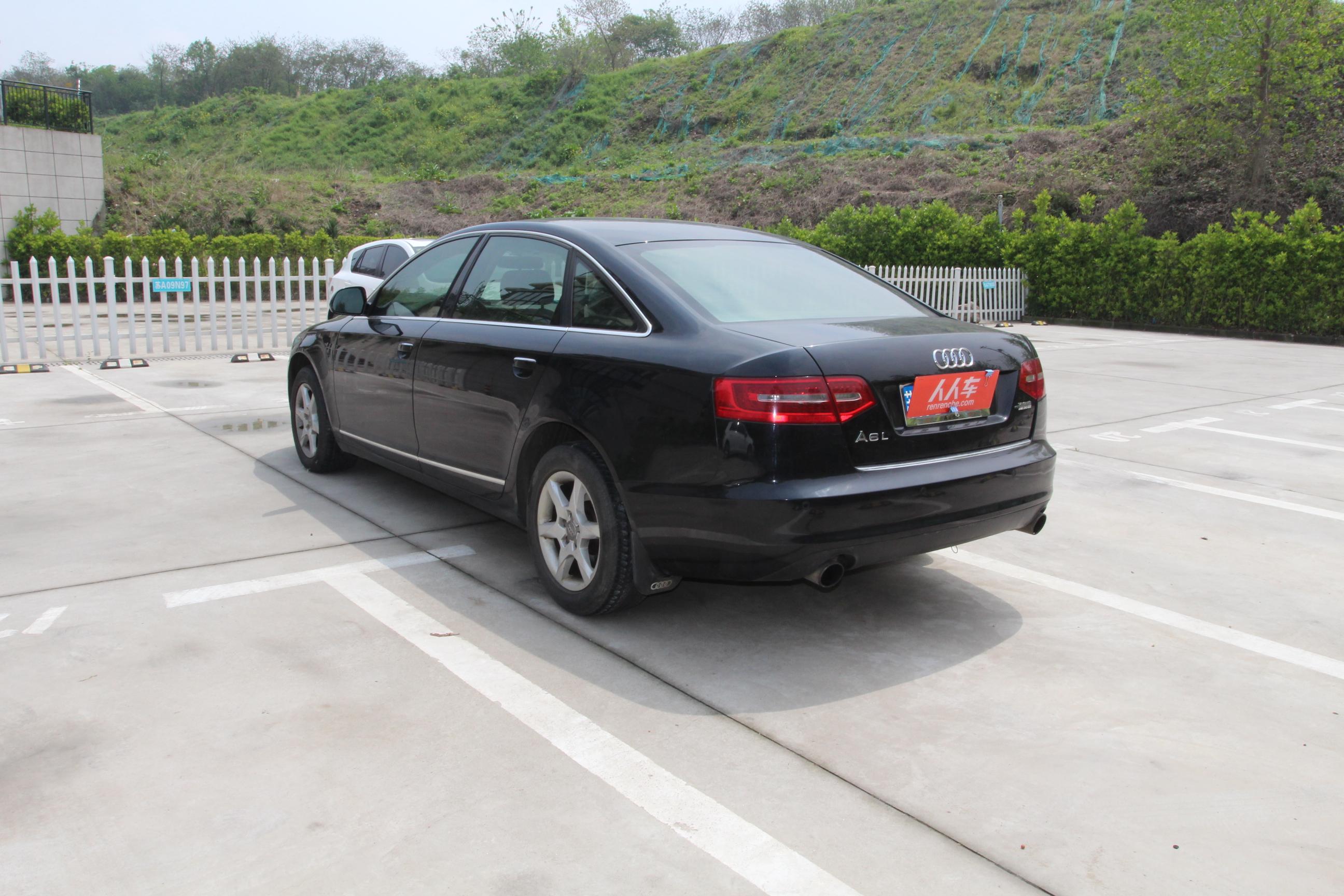 奥迪-a6l 2011款 2.0 tfsi 自动标准型