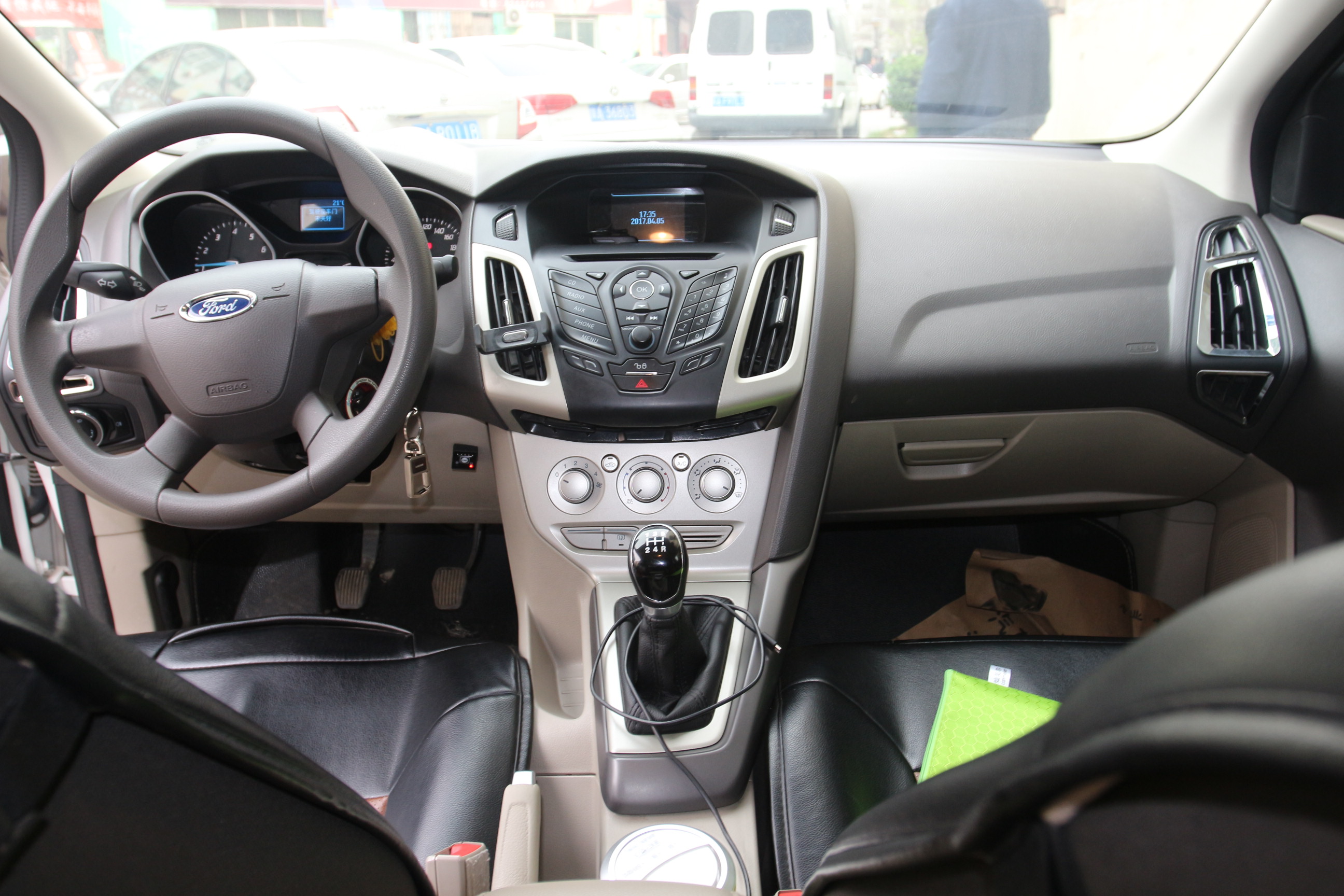 福特-福克斯 2012款 三厢 1.6l 手动舒适型(改装天然气)