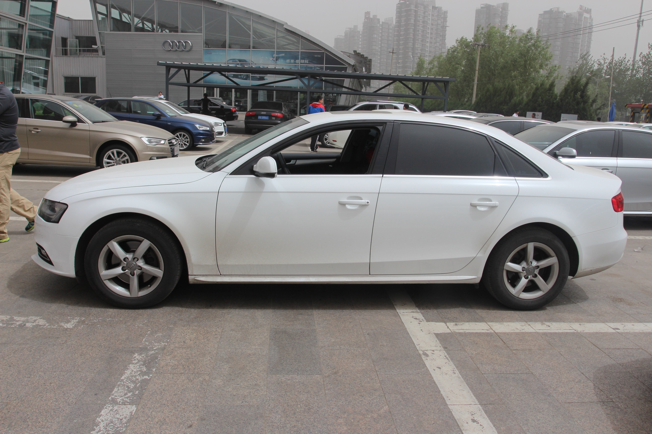 奥迪-a4l 2013款 35 tfsi 自动标准型