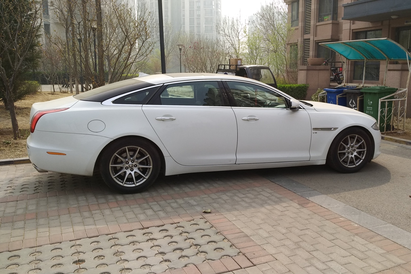 捷豹-xj 2013款 xjl 3.0 sc 全景商务版