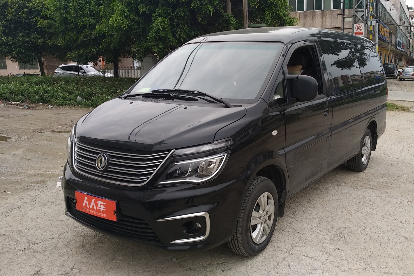 东风风行-菱智 2018款 m5l 2.0l 9座舒适型