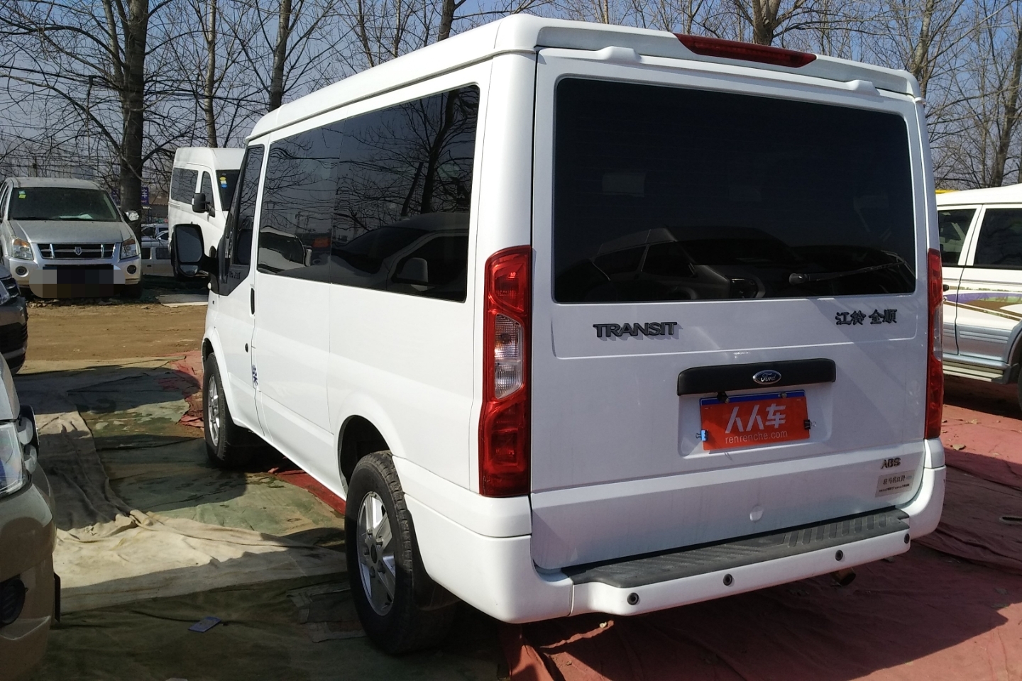 郑州二手新世代全顺 2015款 2.4t短轴7座中低顶豪华型客车