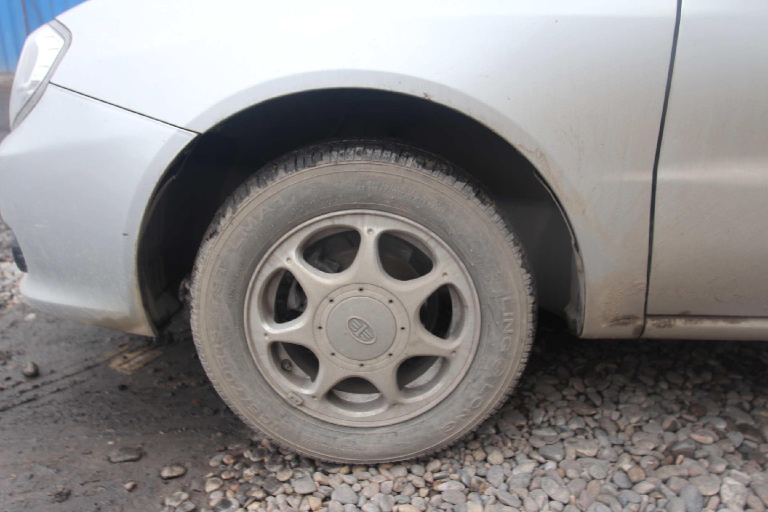 轮胎胎纹深度正常,胎压正常