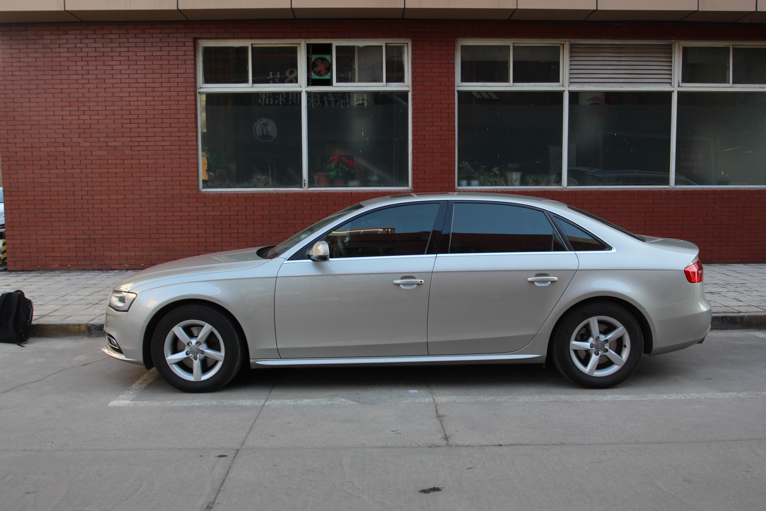 奥迪-a4l 2015款 35 tfsi 自动标准型