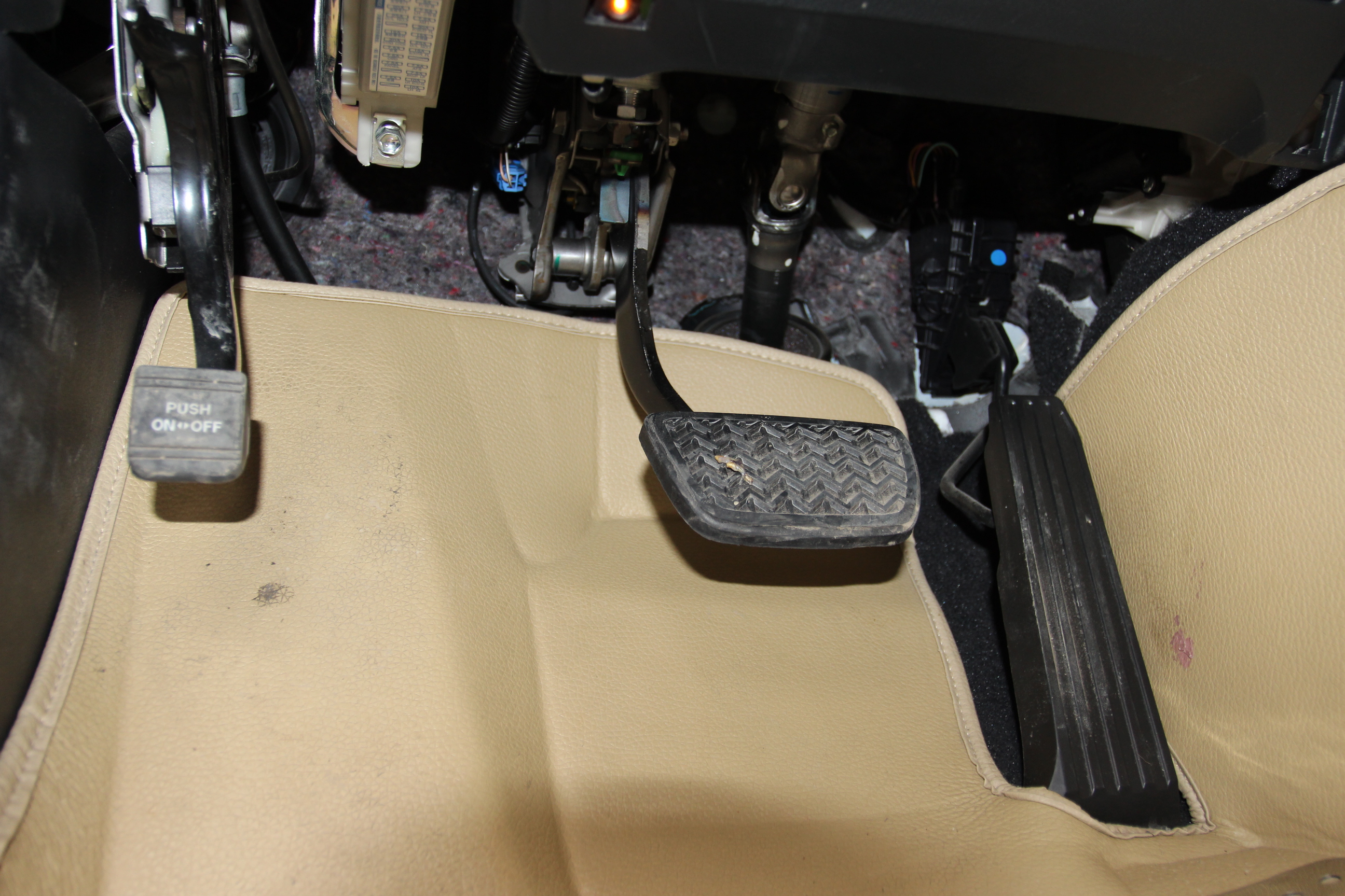 解放j6 机械油门踏板