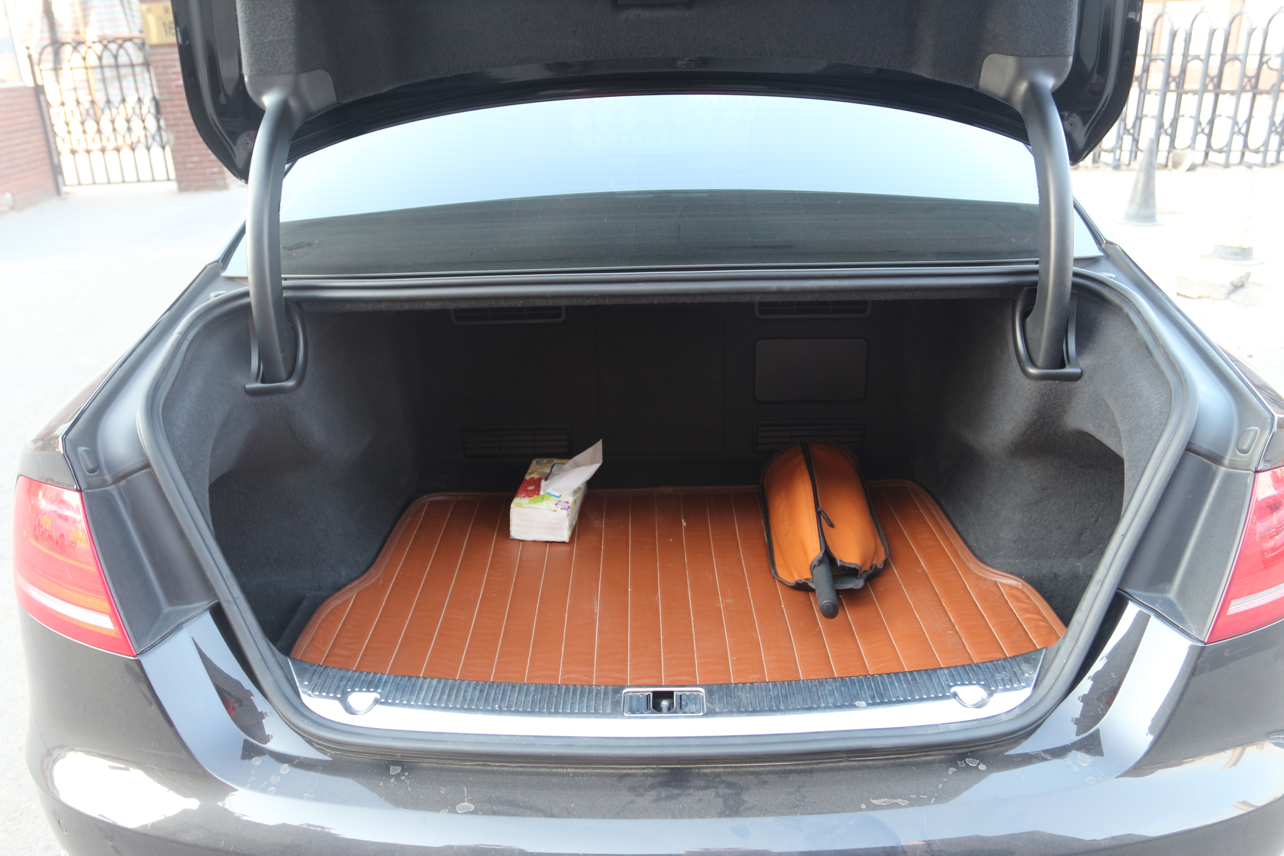 奥迪-a8 2013款 a8l 45 tfsi quattro专享型