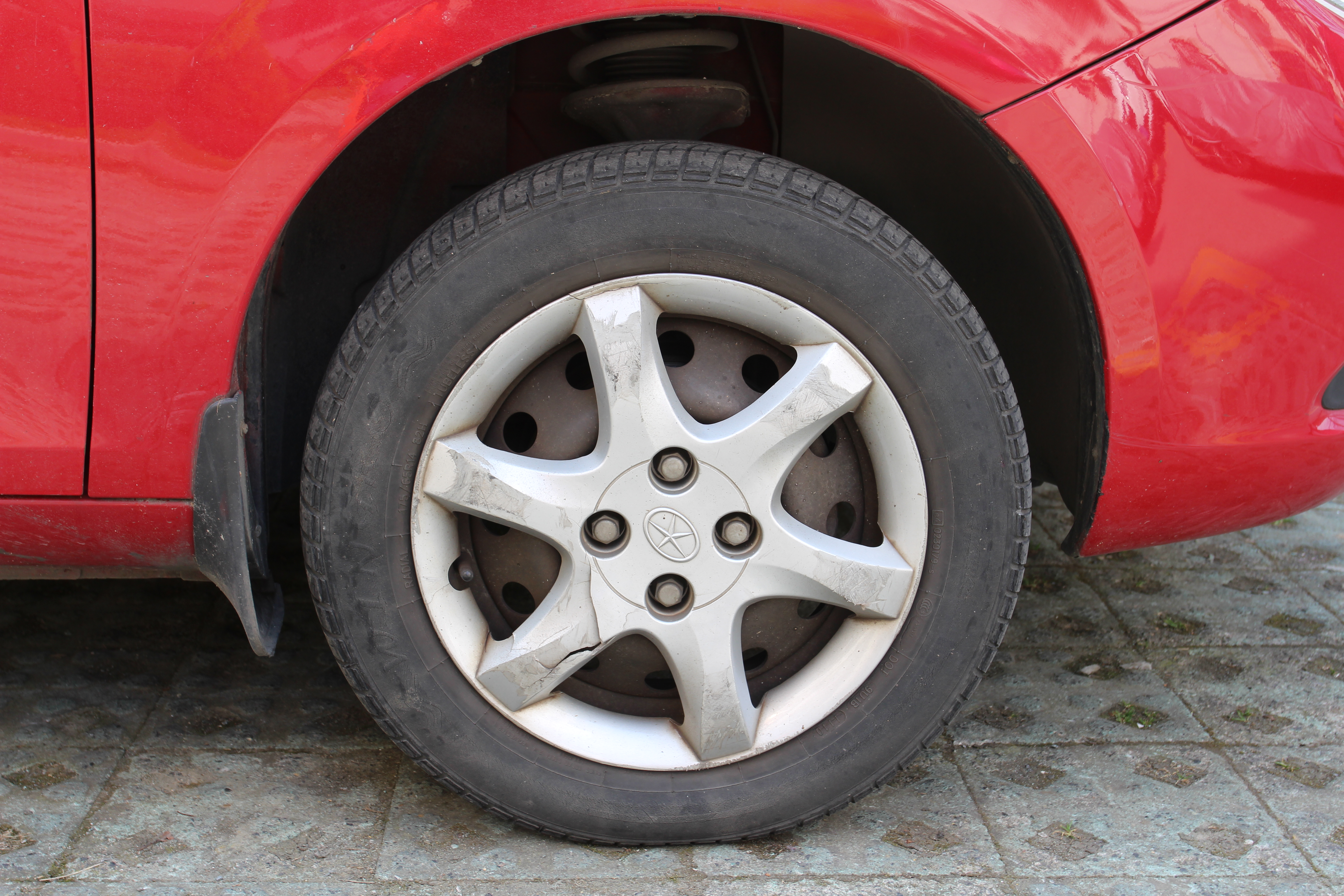 轮胎胎纹深度正常,胎压正常