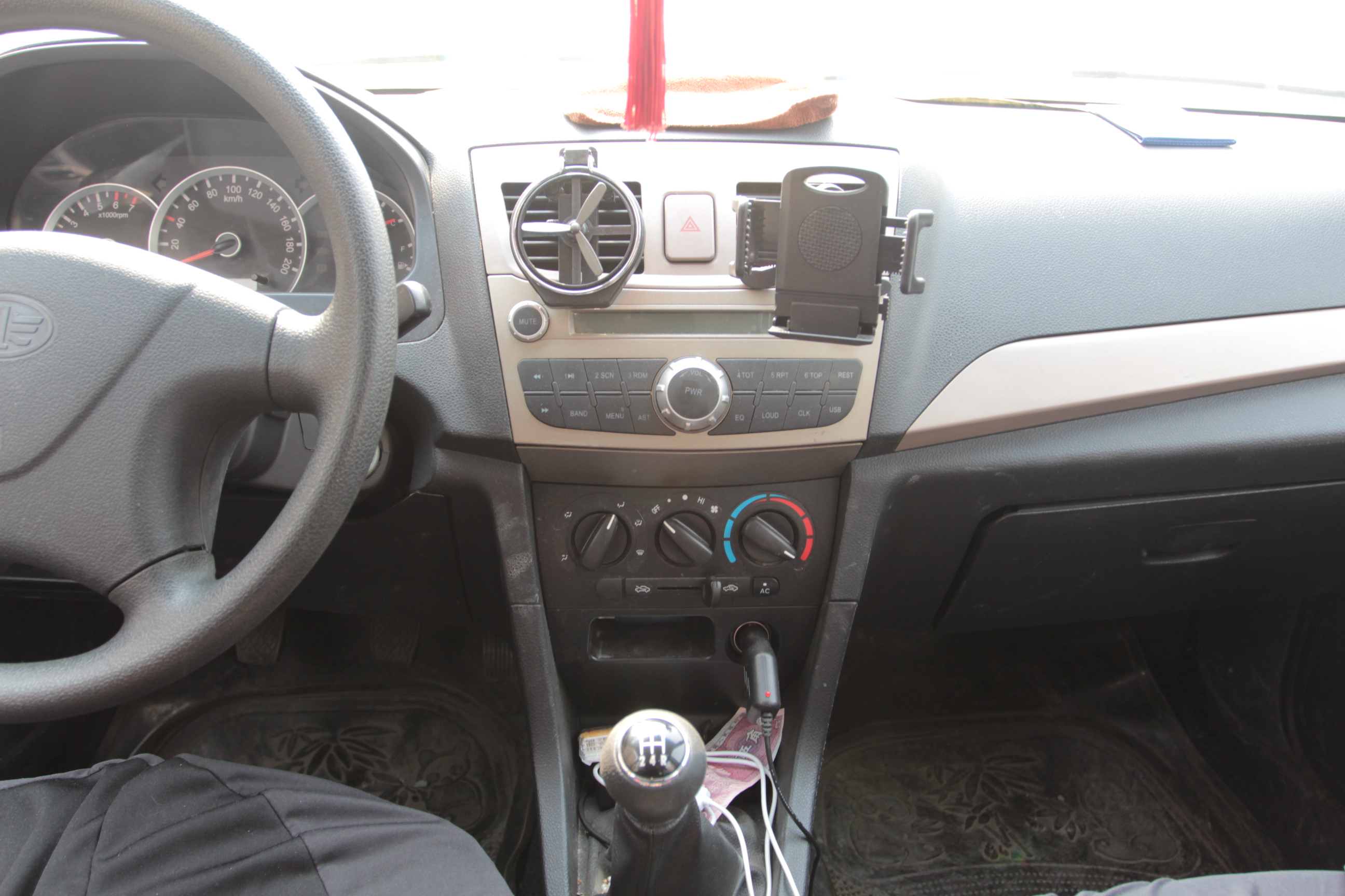 一汽-夏利 2012款 n3 1.0l 两厢标准型