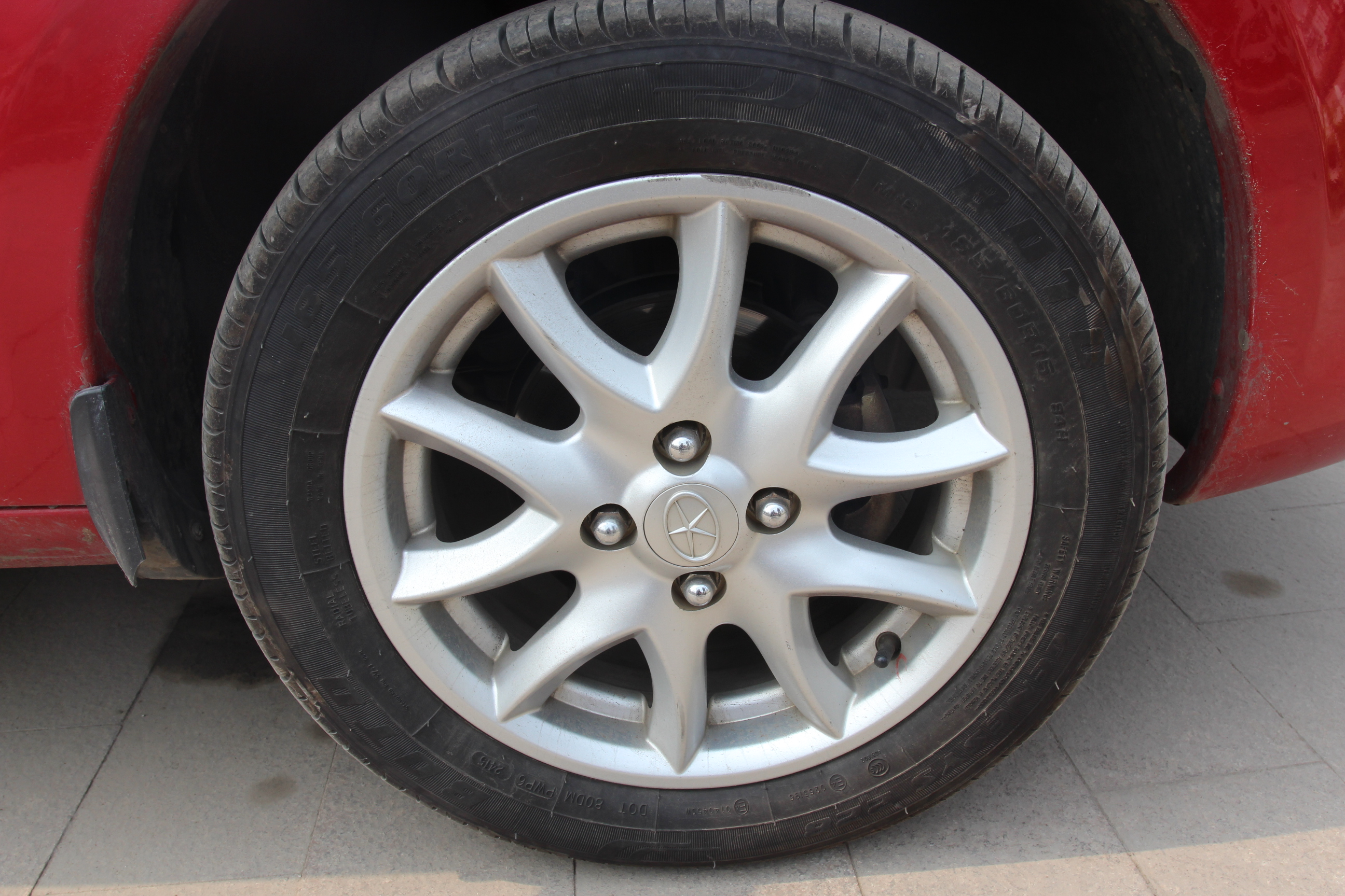 车主:吴女士 | 公司职员 地址:开元世纪 我的这辆江淮同悦rs,是14年11