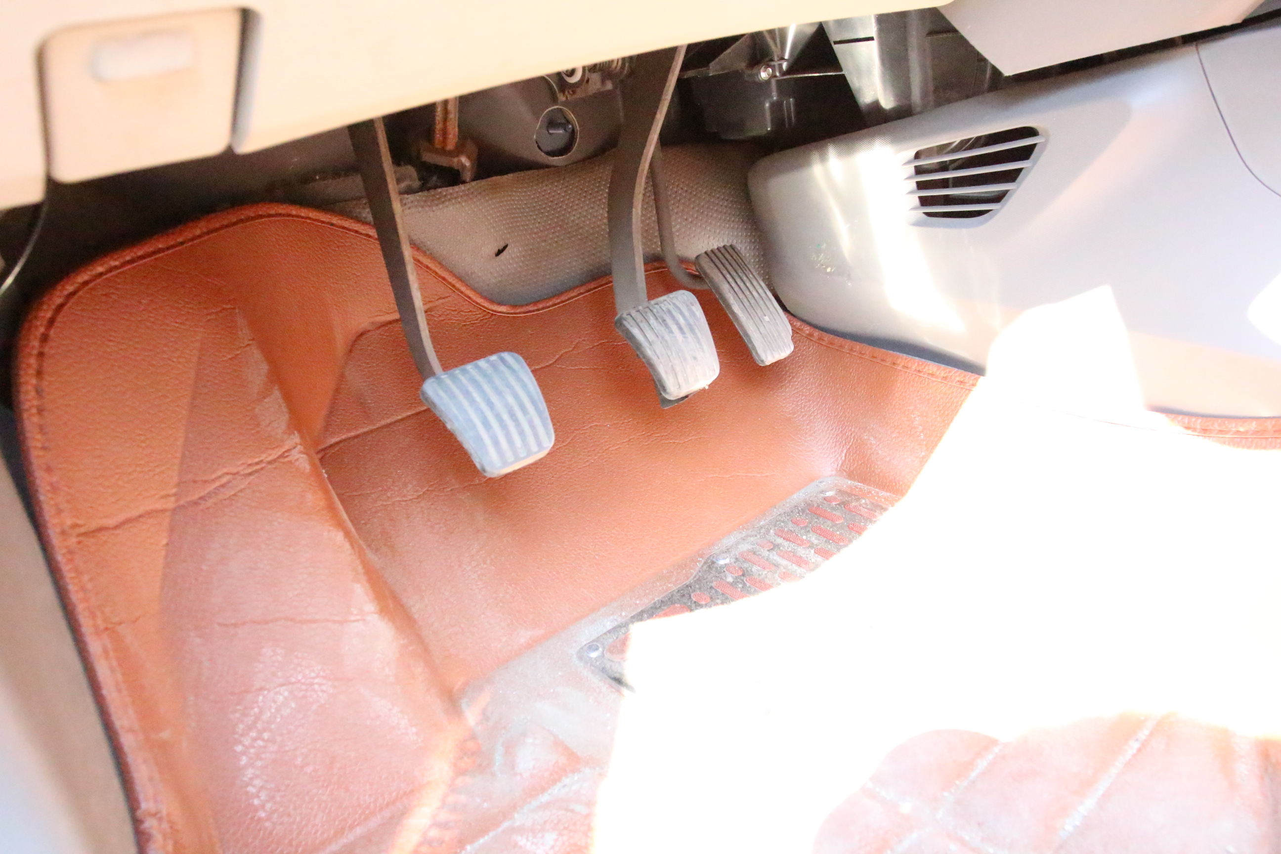 99万公里_赛欧 2010款 三厢 1.2l 手动时尚版_赛欧二手车