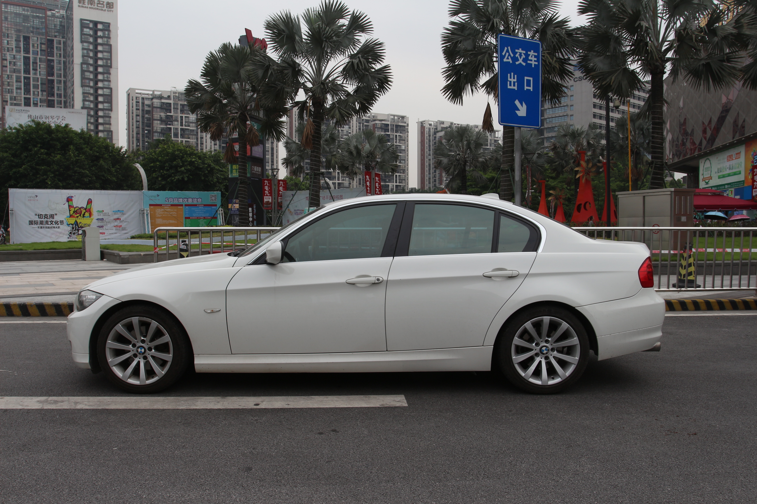 25万公里_宝马3系(进口) 2010款 325i豪华型_宝马3系(进口)二手车