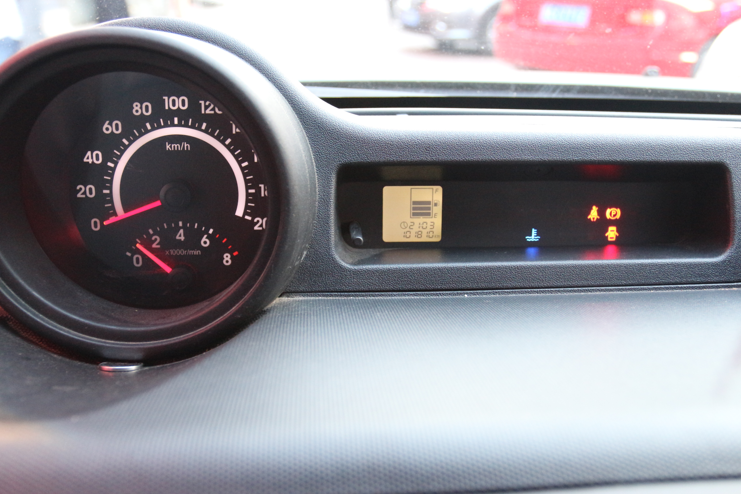 仪表盘当前10.18万公里