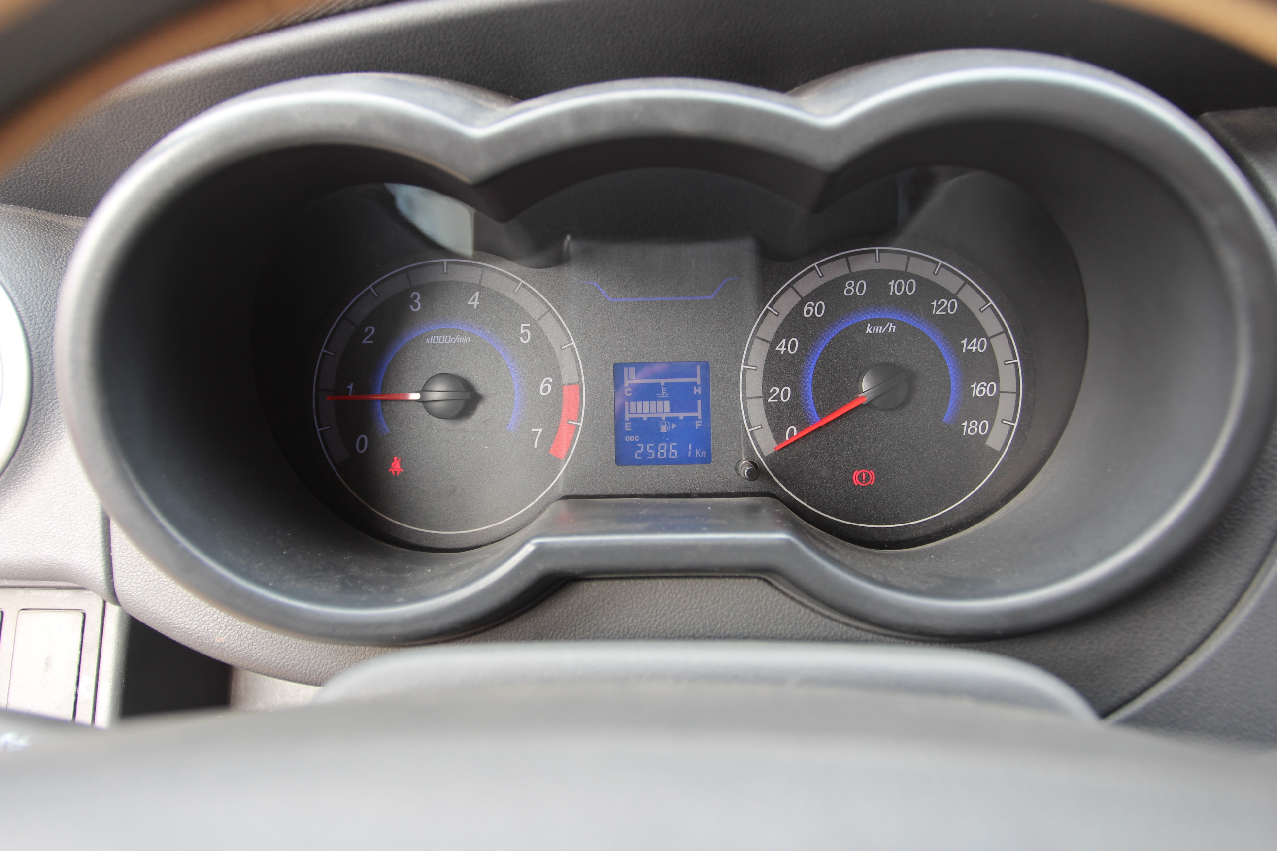 仪表盘当前2.58万公里