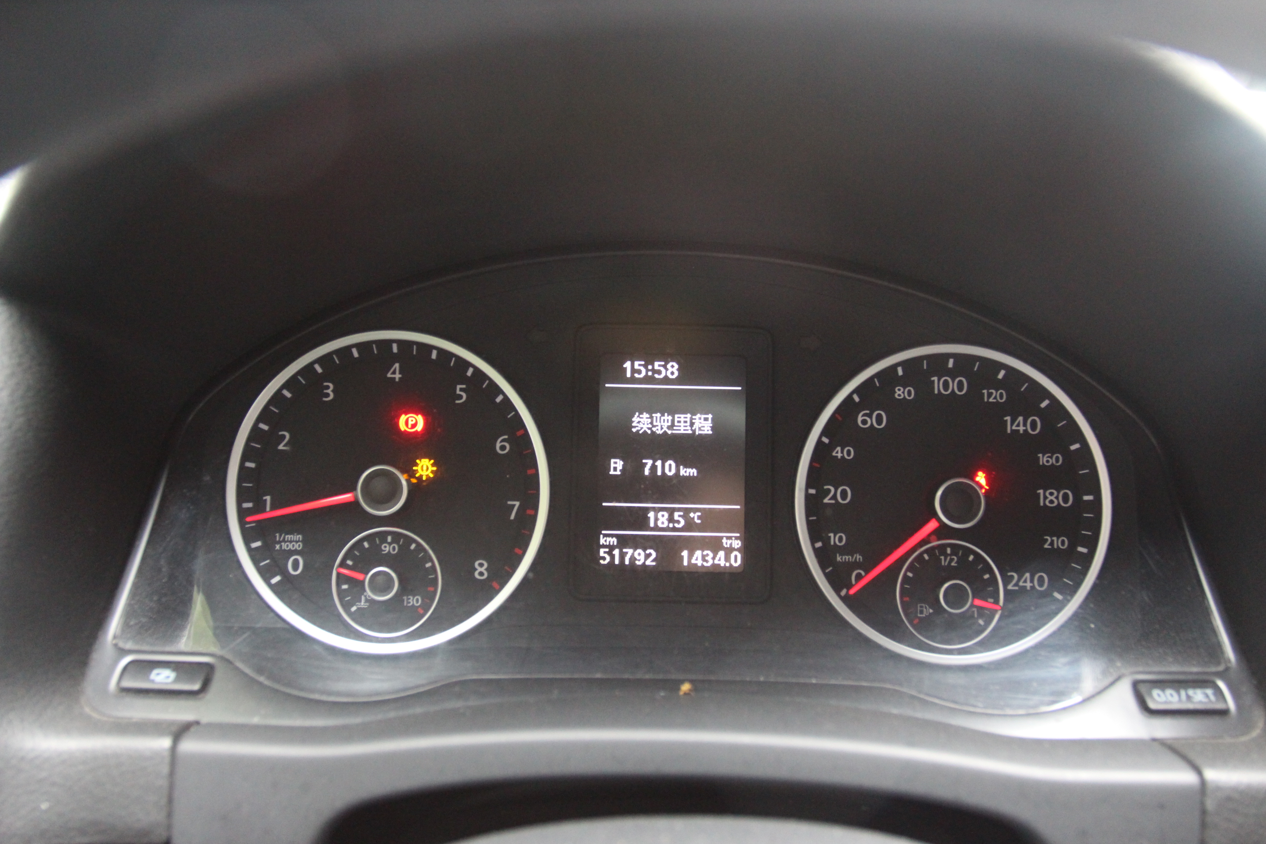 仪表盘当前5.17万公里