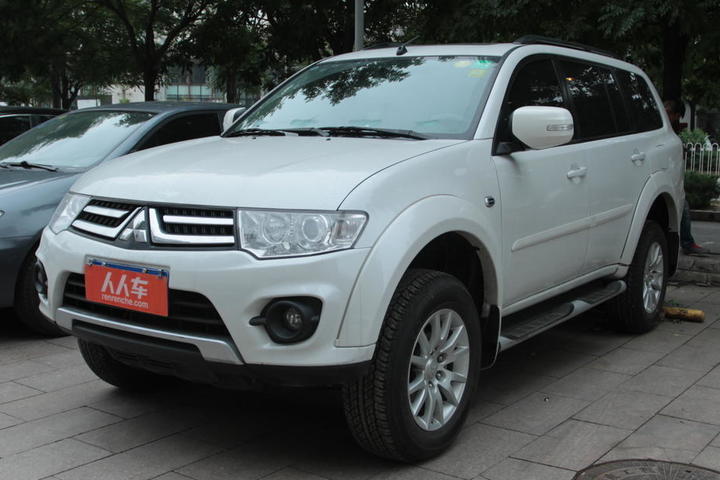 三菱-欧蓝德(进口) 2014款 2.4l 四驱豪华超值版 5座