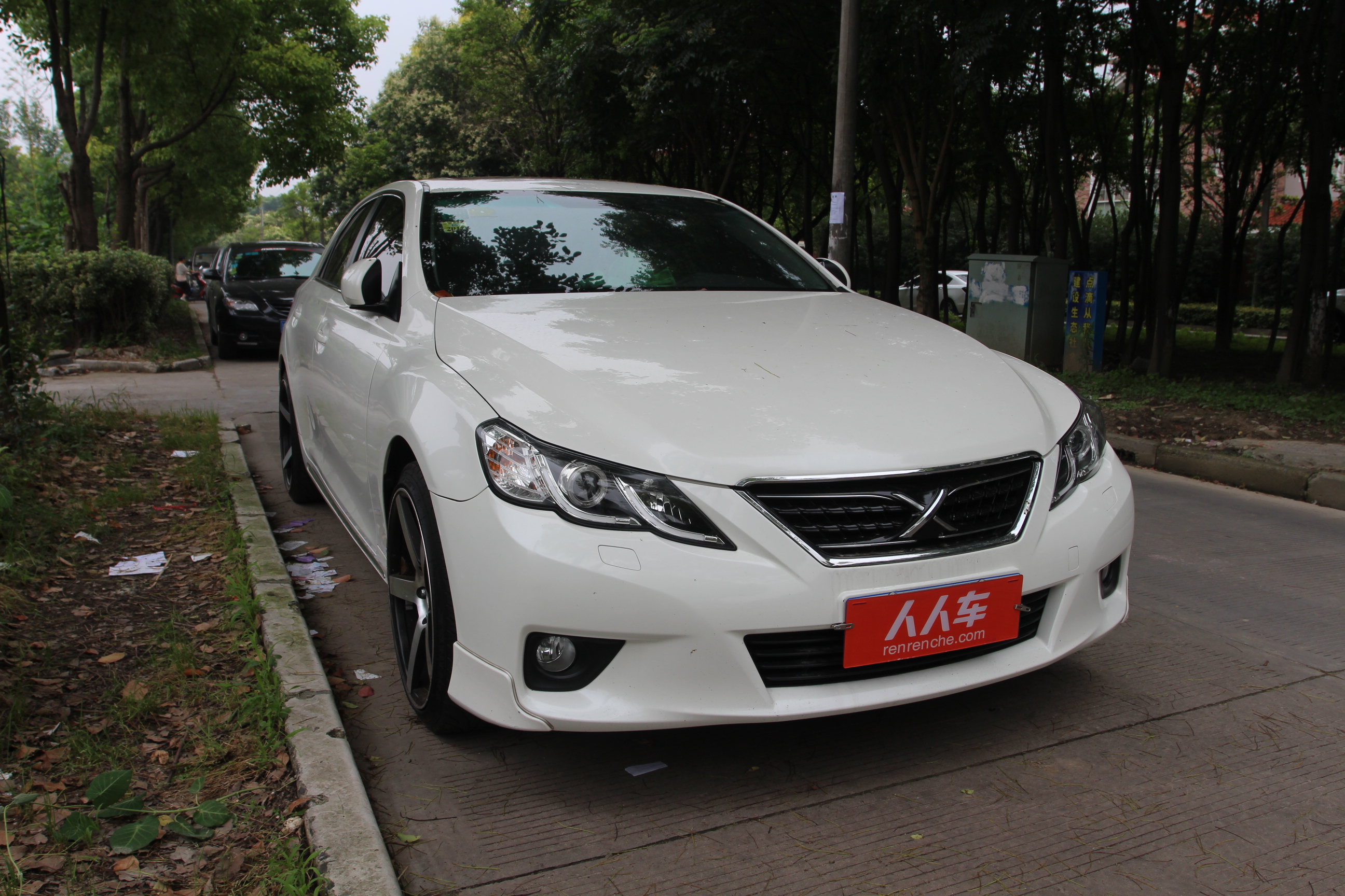 锐志2012款只有一款车型,2012款 25v 风度菁英版 炫装版,官方指导价