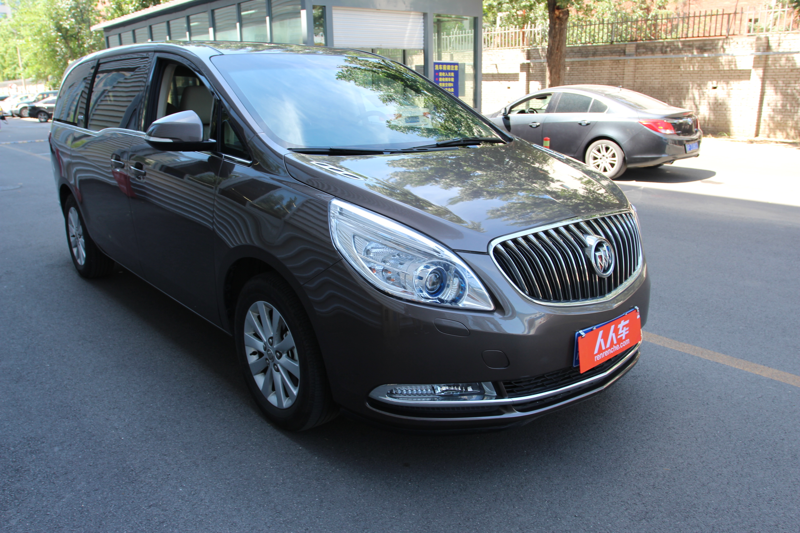 别克-gl8 2015款 2.4l 豪华商务尊享版