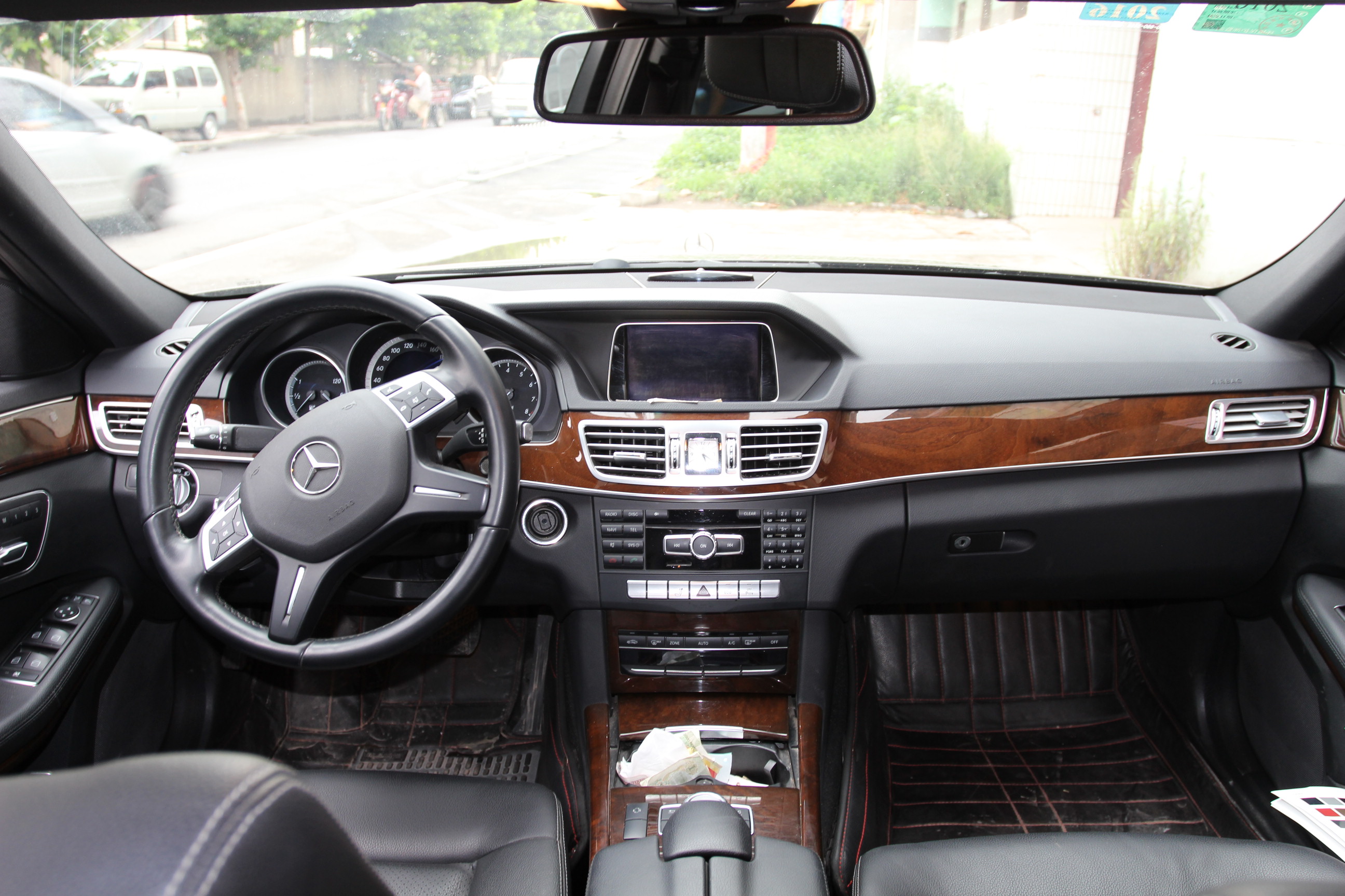 奔驰-e级 2014款 e 260 l 豪华型