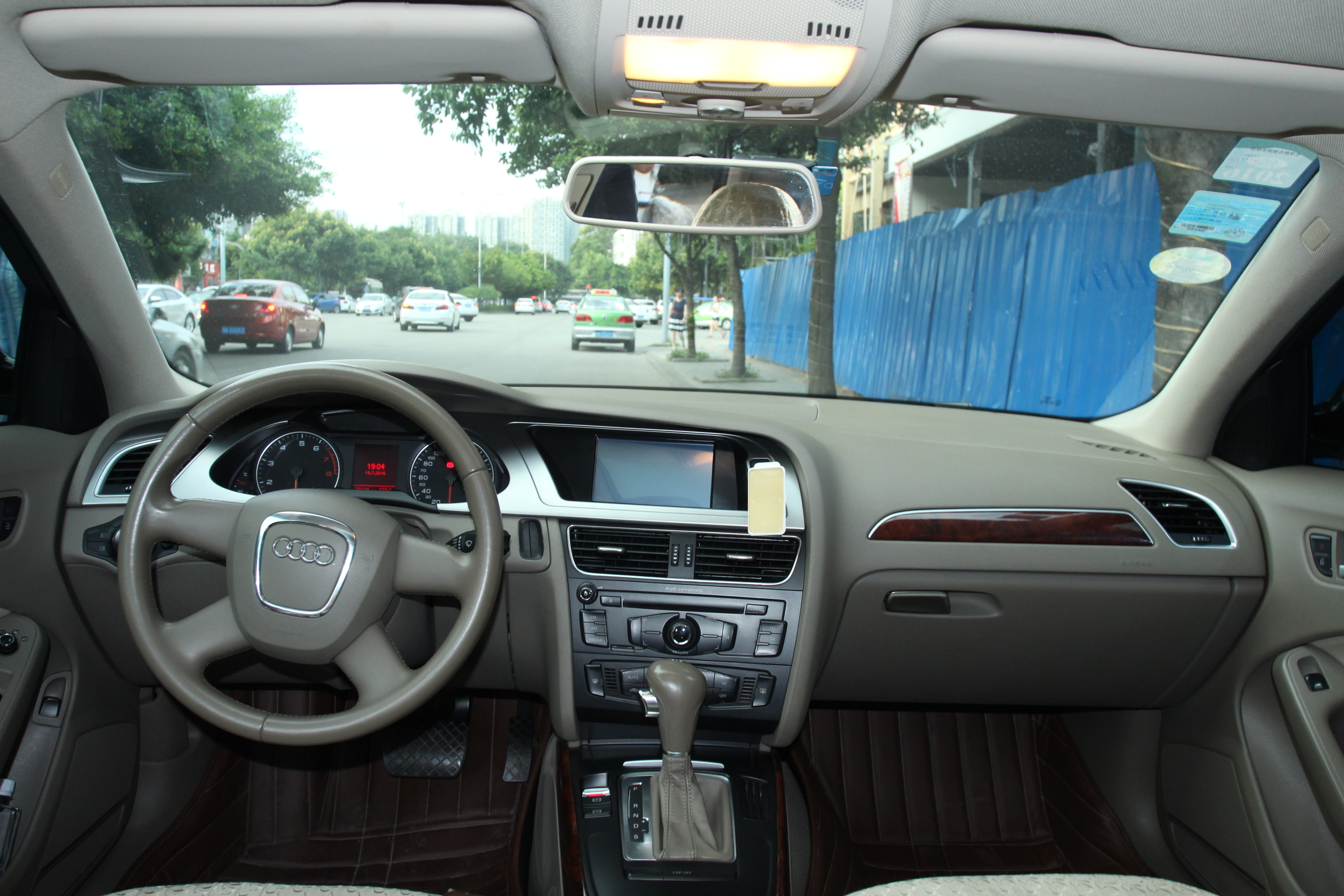 奥迪-a4l 2009款 2.0 tfsi 标准型