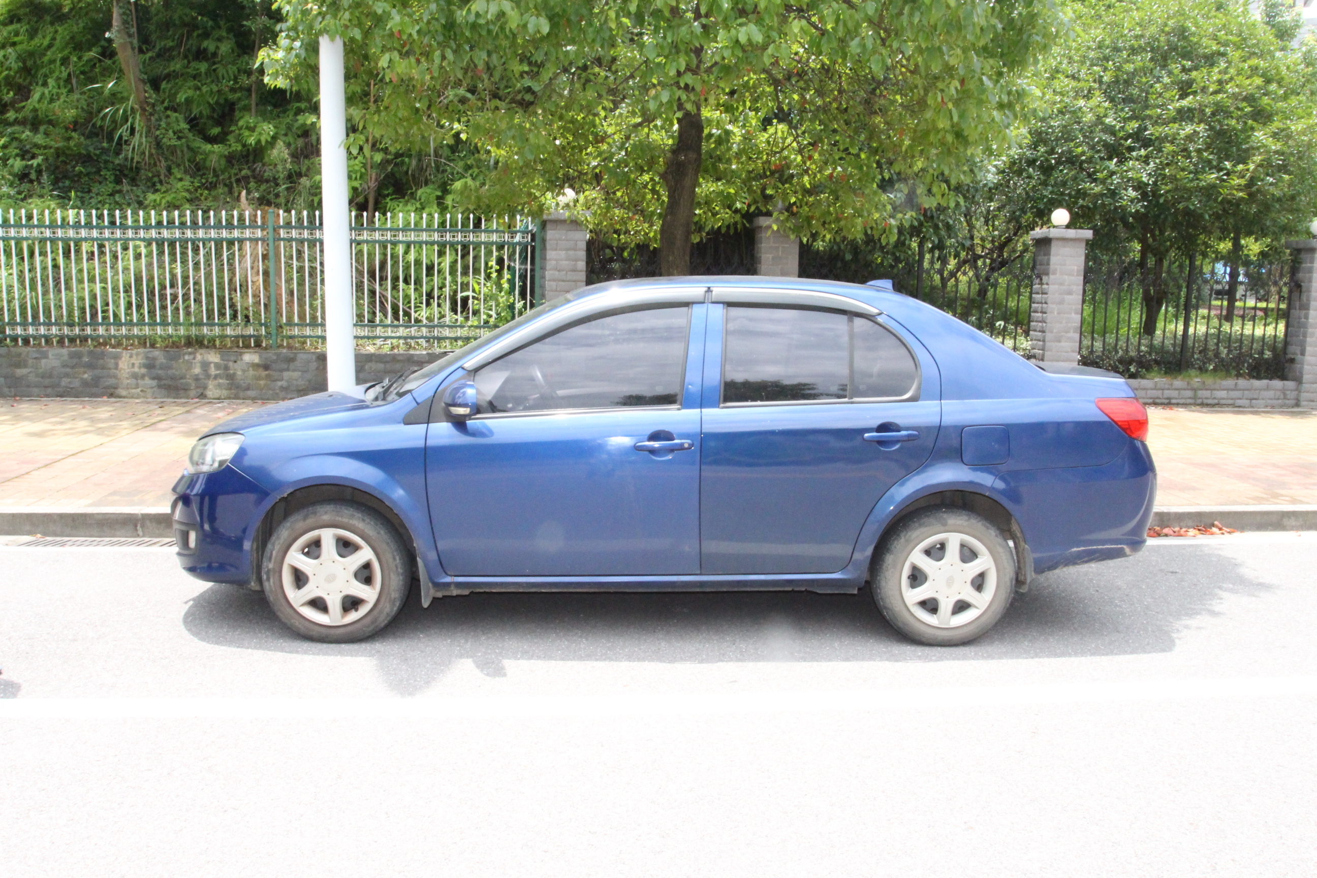 一汽-威志v5 2013款 1.5l 手动标准型