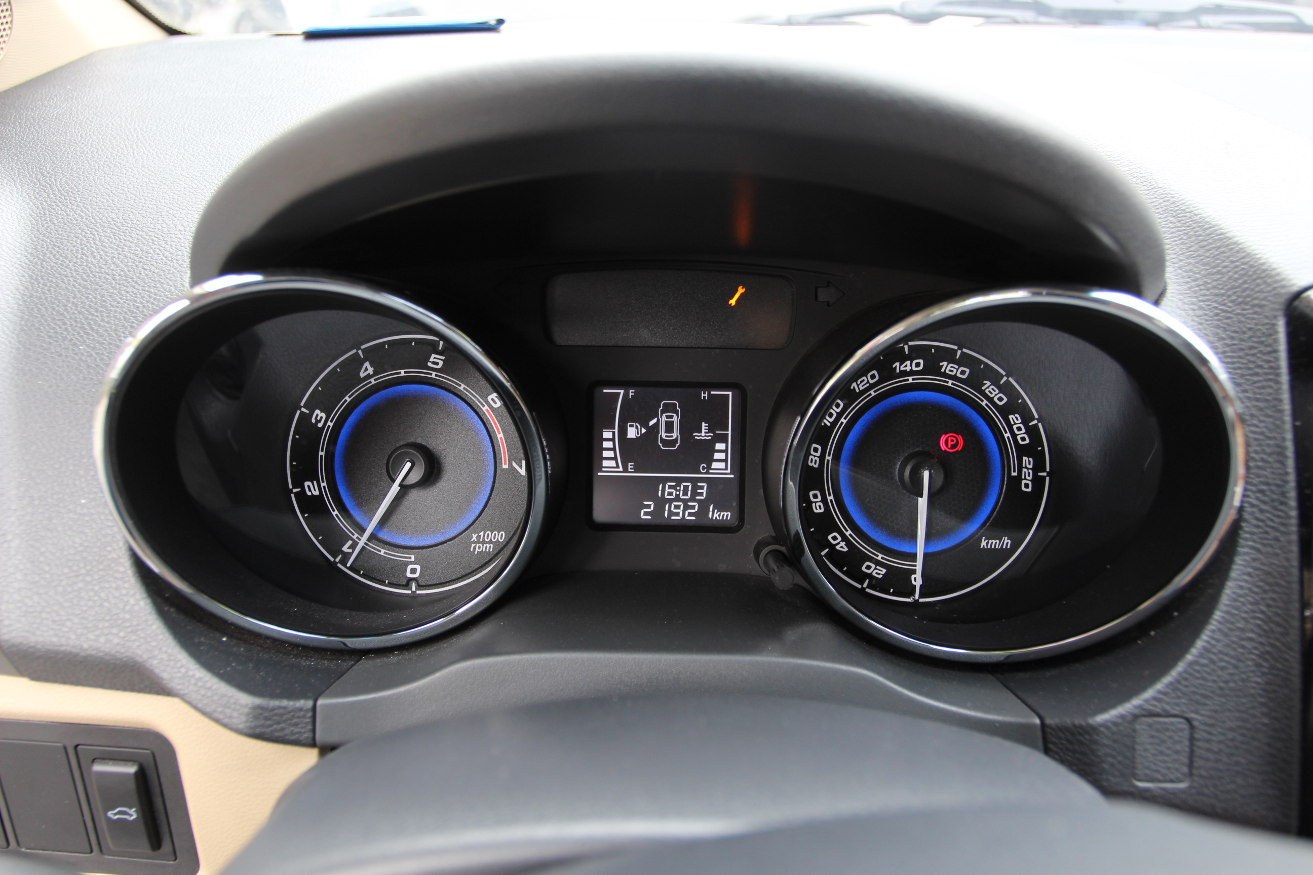 奇瑞-e3 2015款 1.5l 手动实尚版