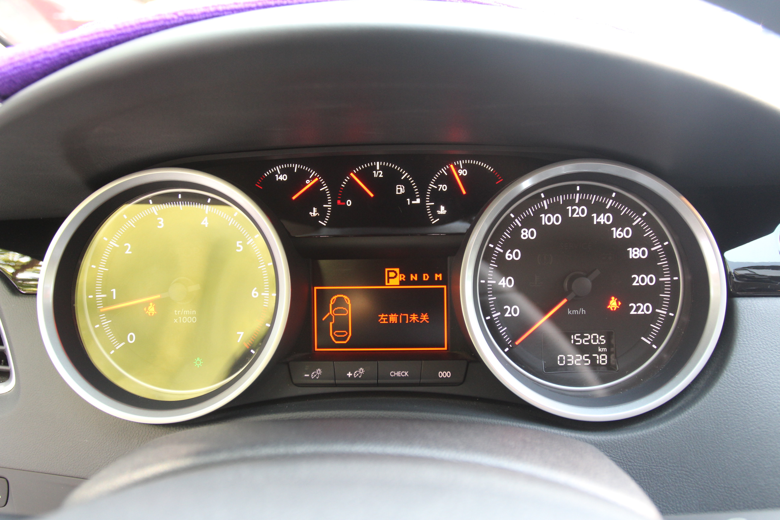 仪表盘当前3.25万公里