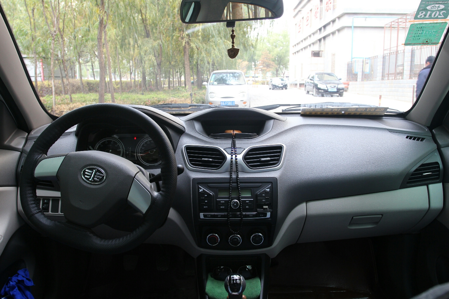 一汽-夏利n5 2010款 1.0l 手动标准型