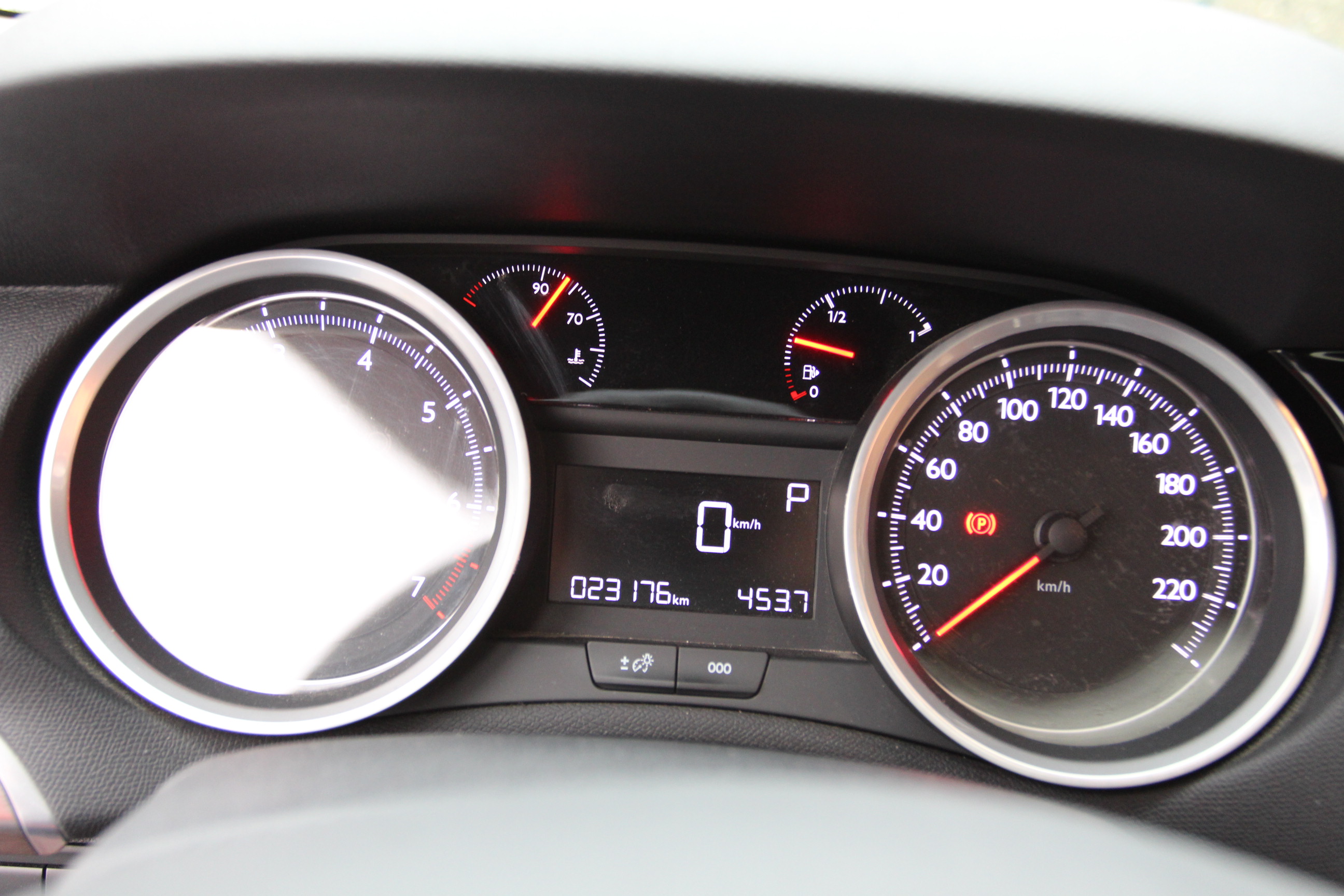 标致-408 2014款 1.8l 自动豪华版