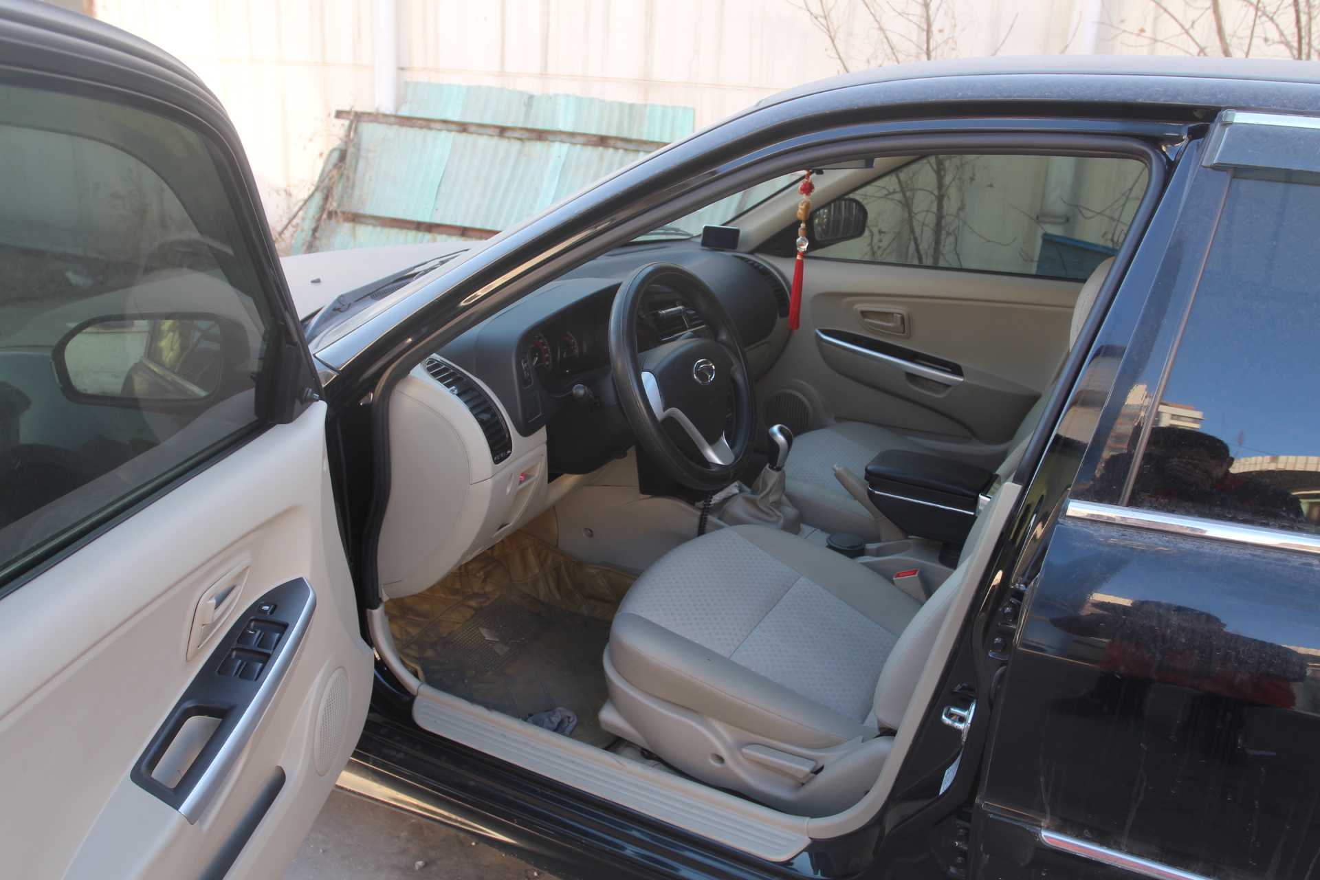 东南-v3菱悦 2014款 1.5l 手动亲民版