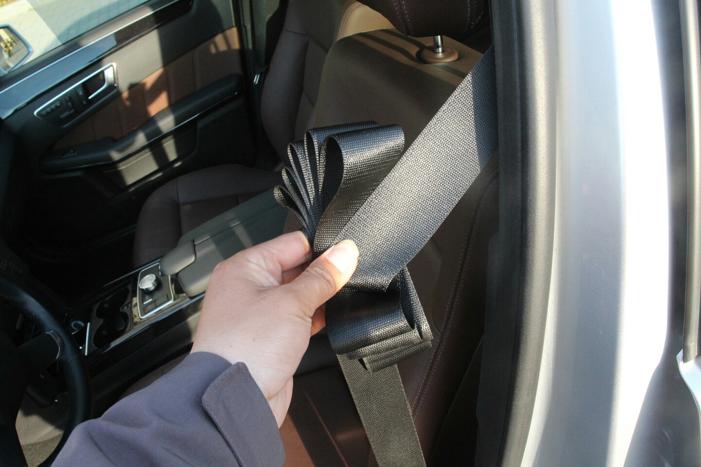 安全带根部:   无水泡痕迹,无霉斑,无异味,非泡水车  /52