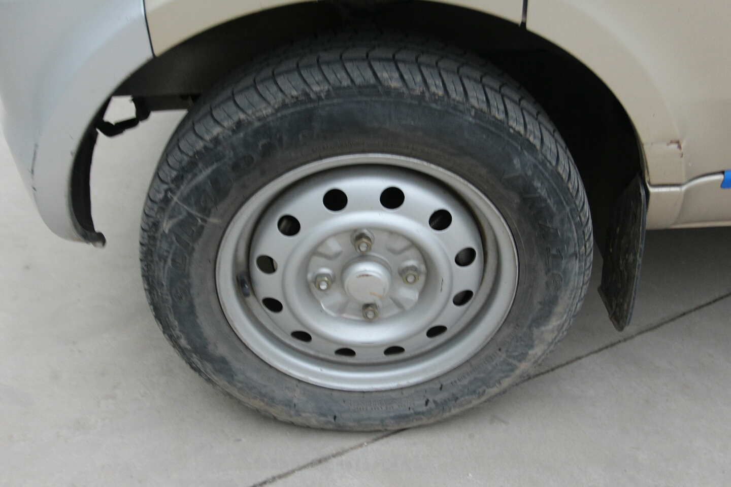 五菱荣光v轮胎型号多大