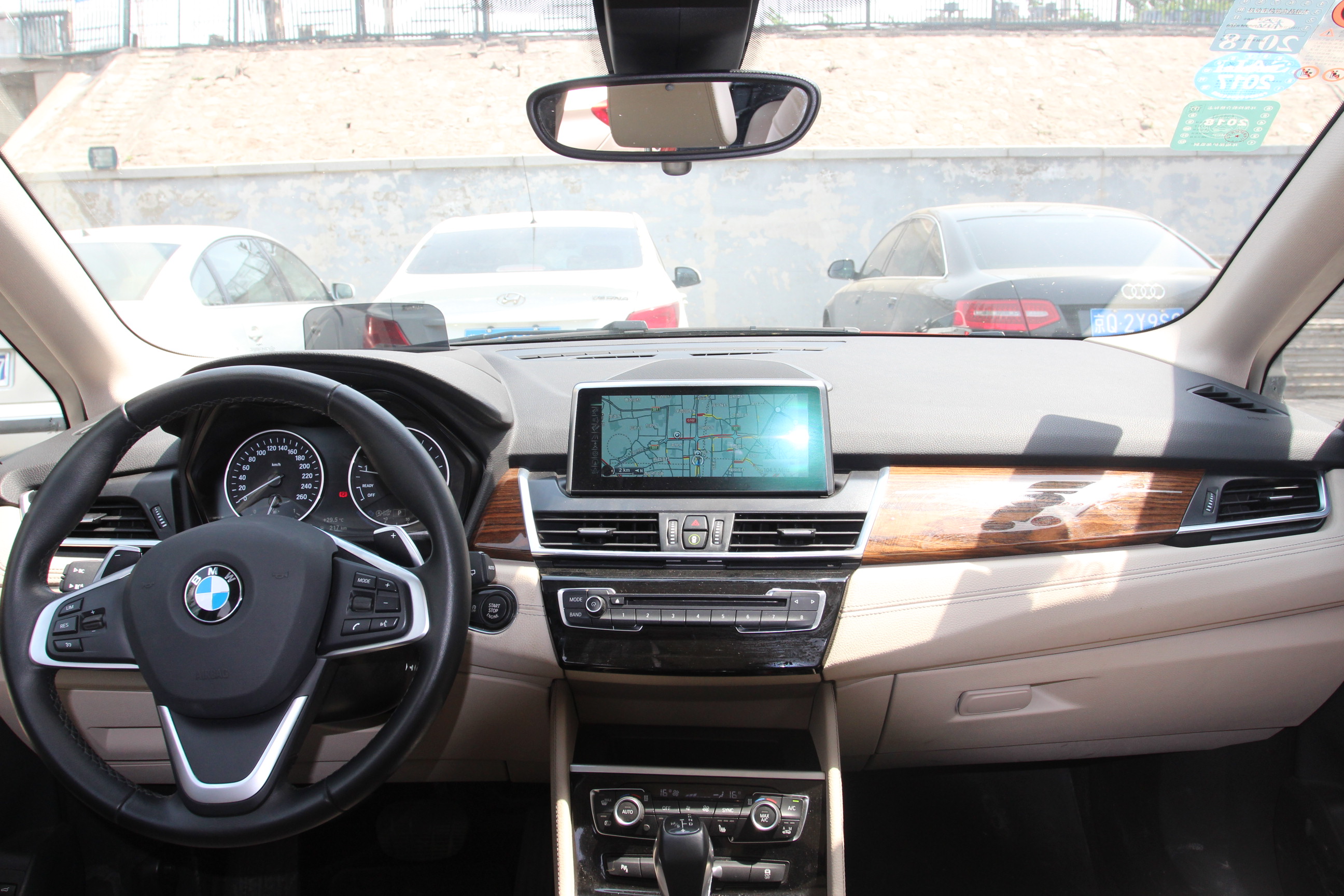 宝马-2系旅行车 2016款 220i 豪华设计套装