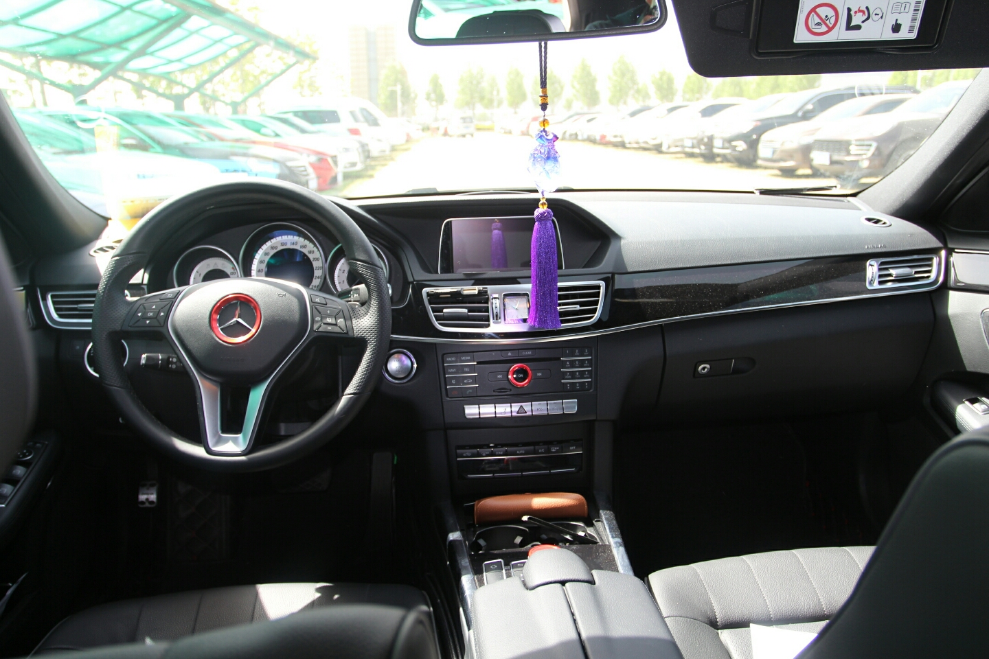 奔驰-e级 2015款 改款 e 260 l 运动型