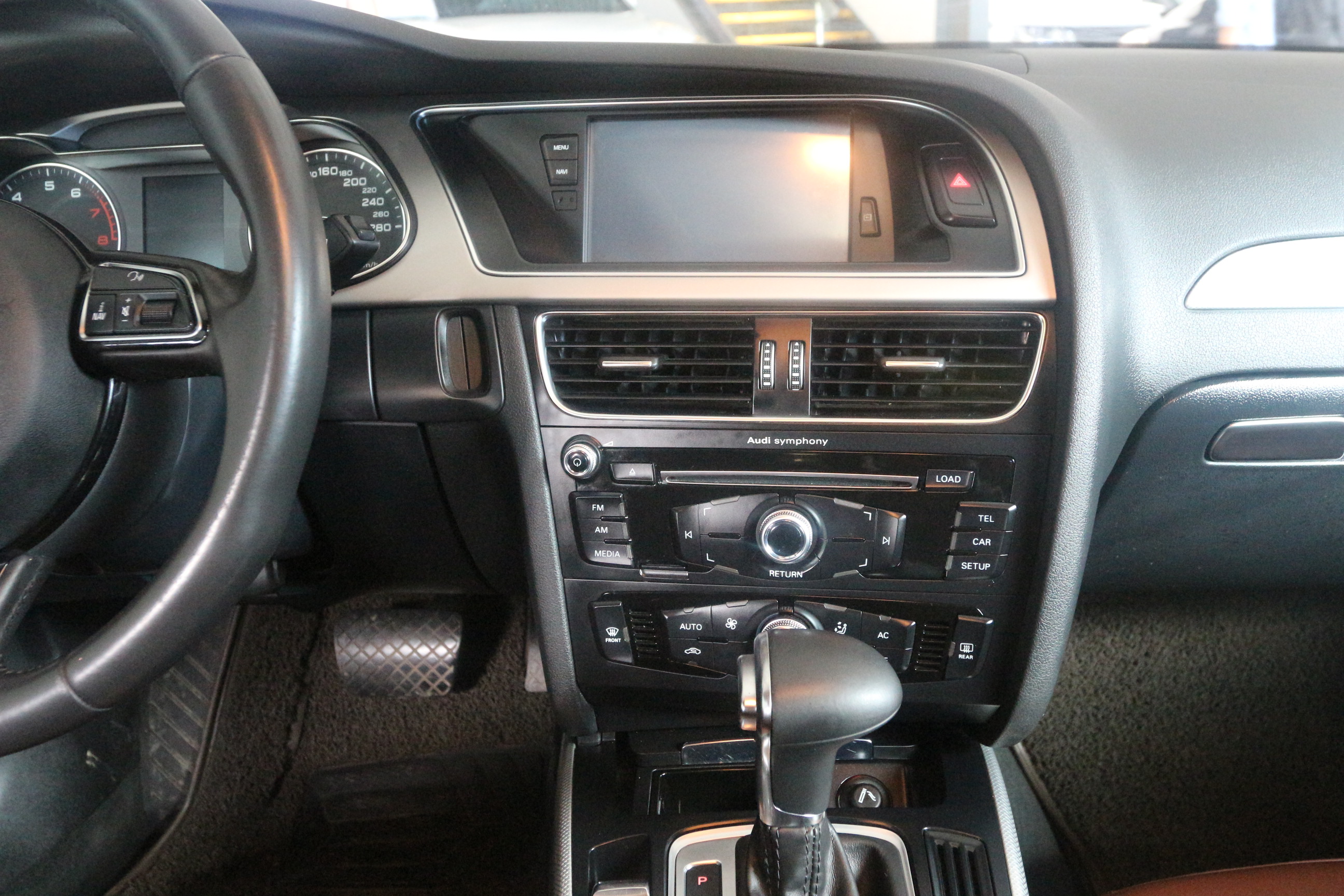 奥迪-a4l 2013款 35 tfsi 自动标准型