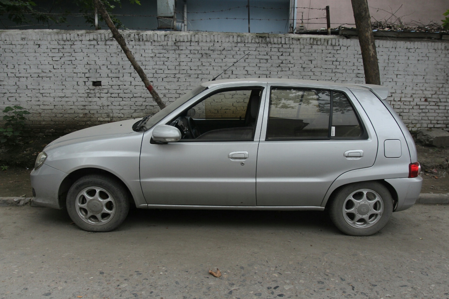 一汽-夏利 2012款 n3 1.0l 两厢标准型