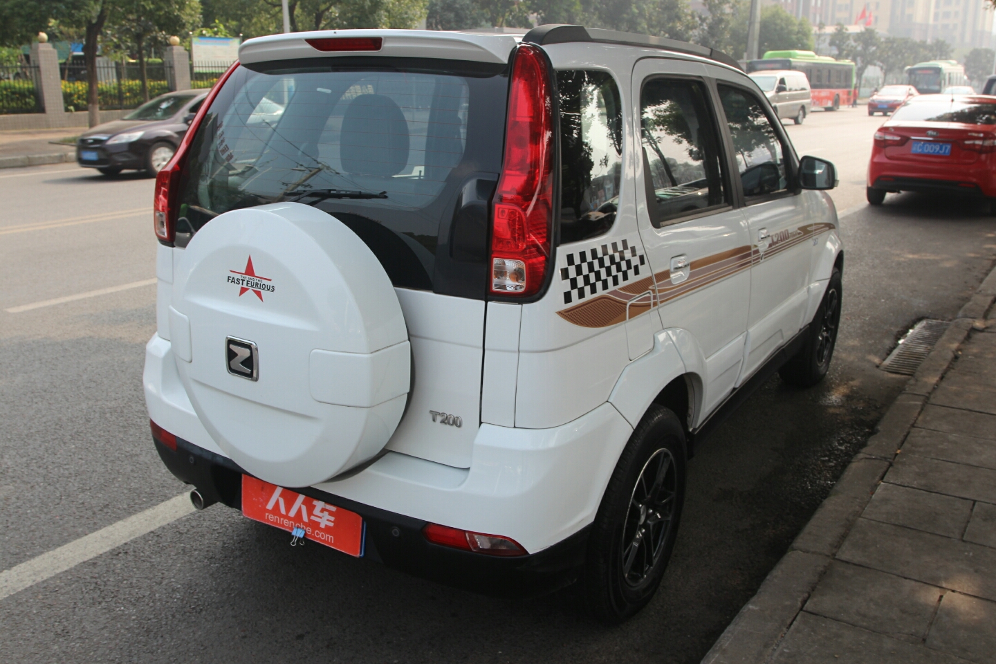 众泰-t200 2014款 1.5l cvt精英型