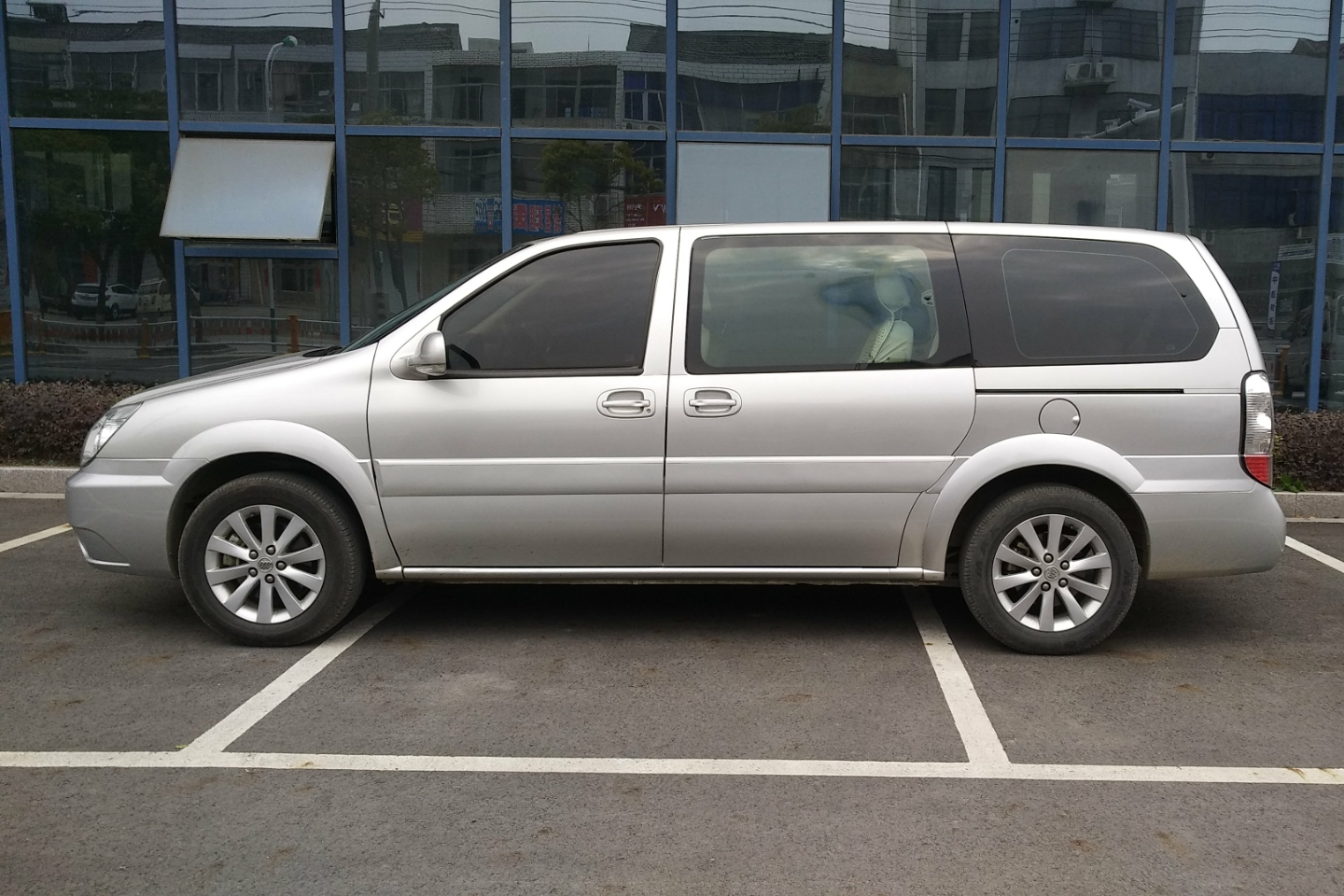 别克-gl8 2014款 2.4l 经典版