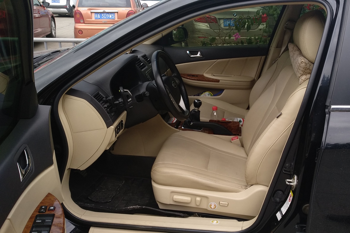 比亚迪-g6 2012款 1.5ti 手动尊贵型