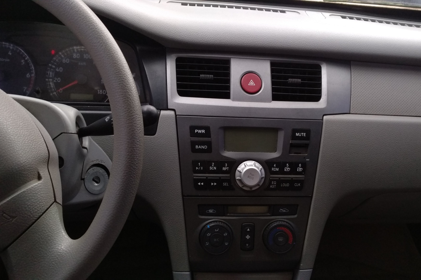 一汽-夏利n5 2011款 1.3l 手动标准型