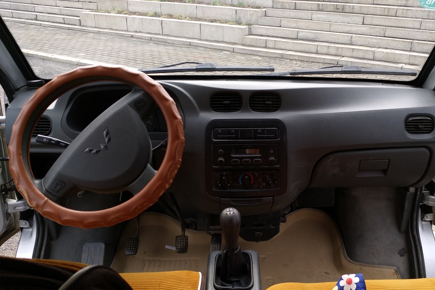 五菱汽车-五菱之光 2010款 1.0l新版实用型短车身l2y