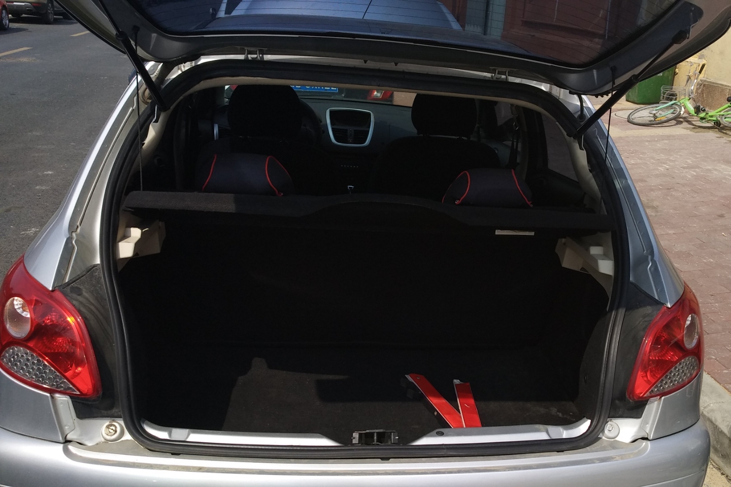 青岛二手标致207 2010款 两厢 1.6l 自动驭乐版_2.