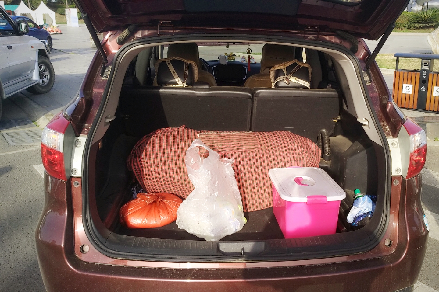 后备箱:后备箱无切割,无重大撞击迹象