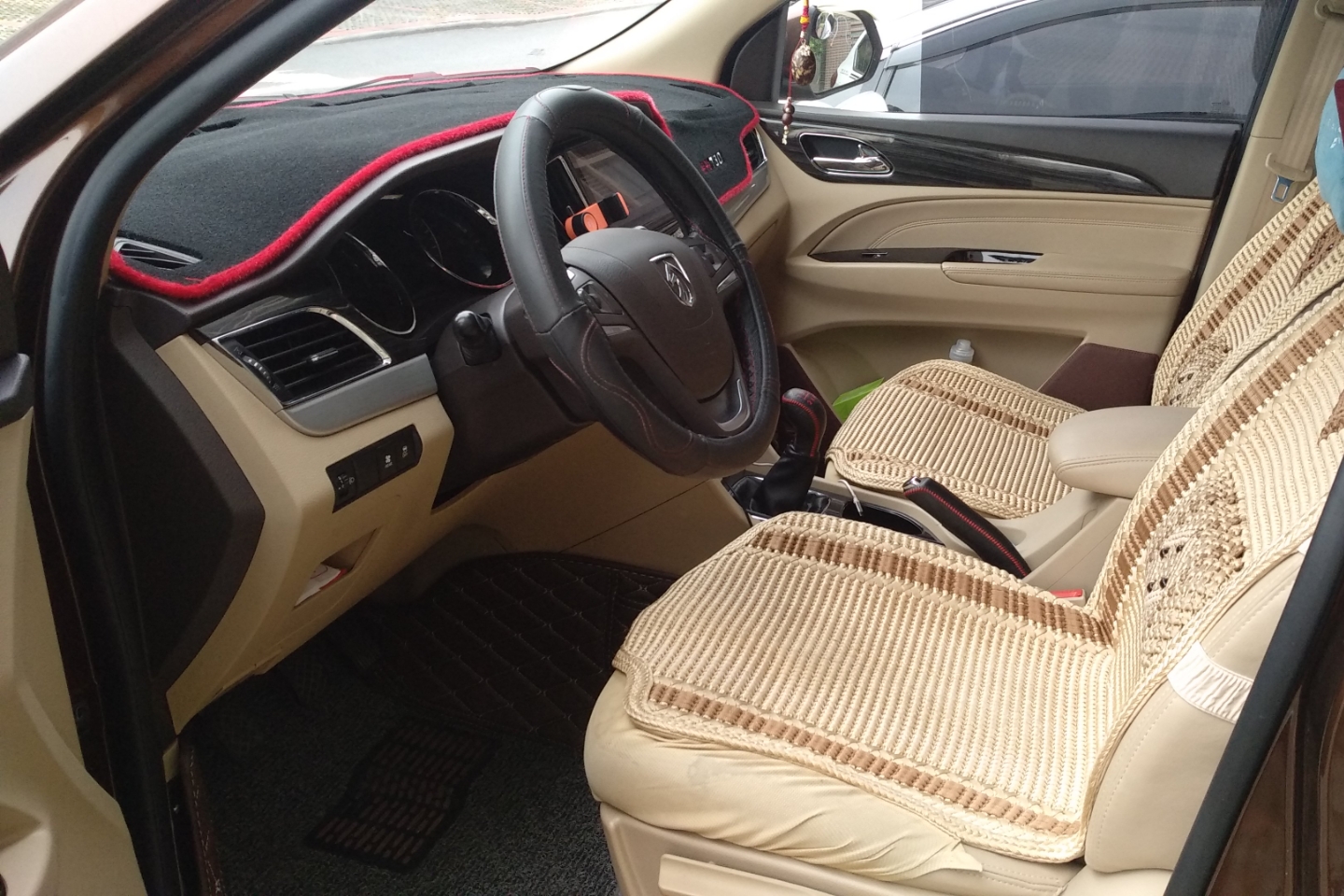 宝骏-730 2016款 1.5l 手动豪华型 7座