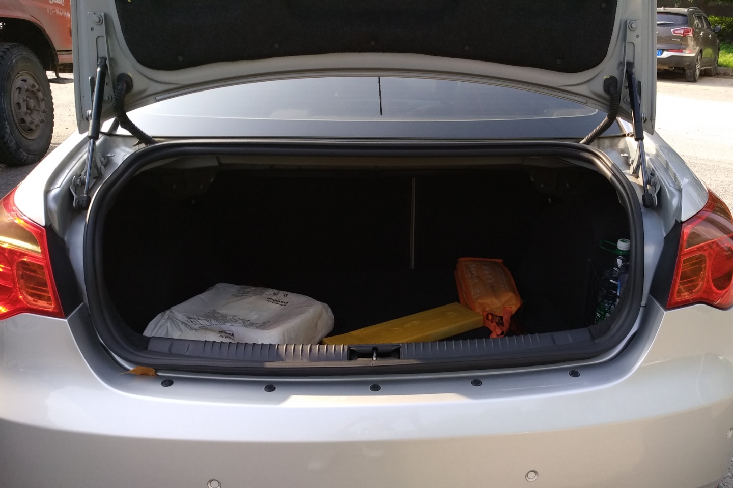 荣威-550 2012款 550 1.8l 自动超值版