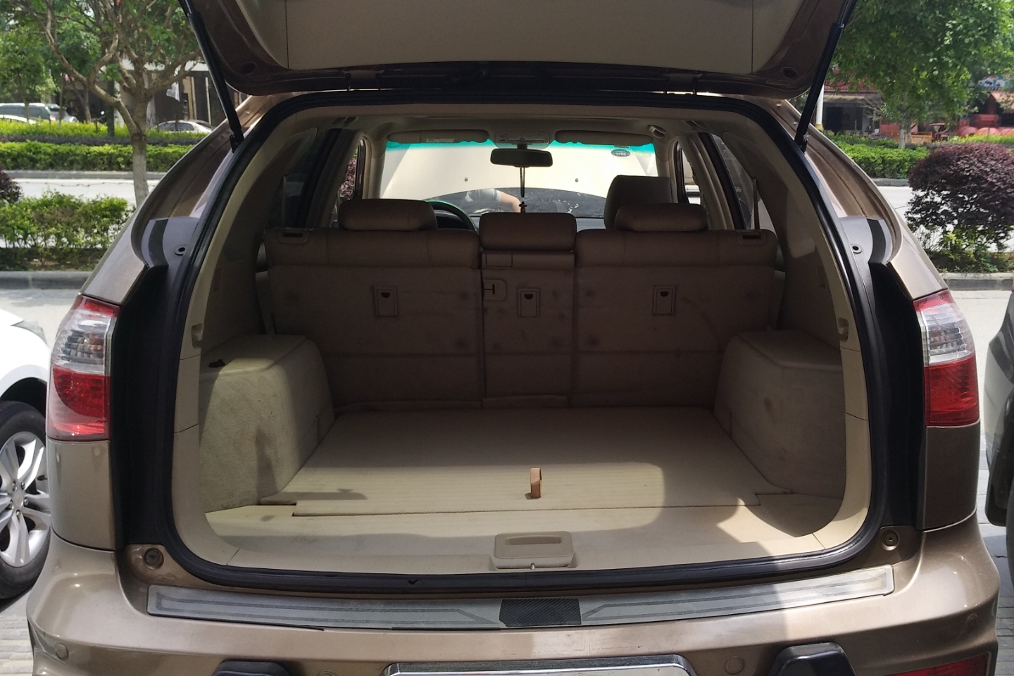 比亚迪-s6 2012款 2.0l 手动尊贵型