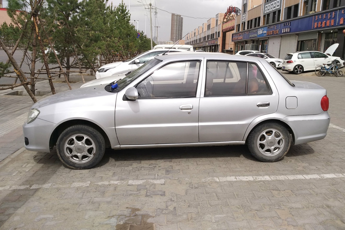 一汽-夏利 2012款 n3 1.0l 三厢实用型