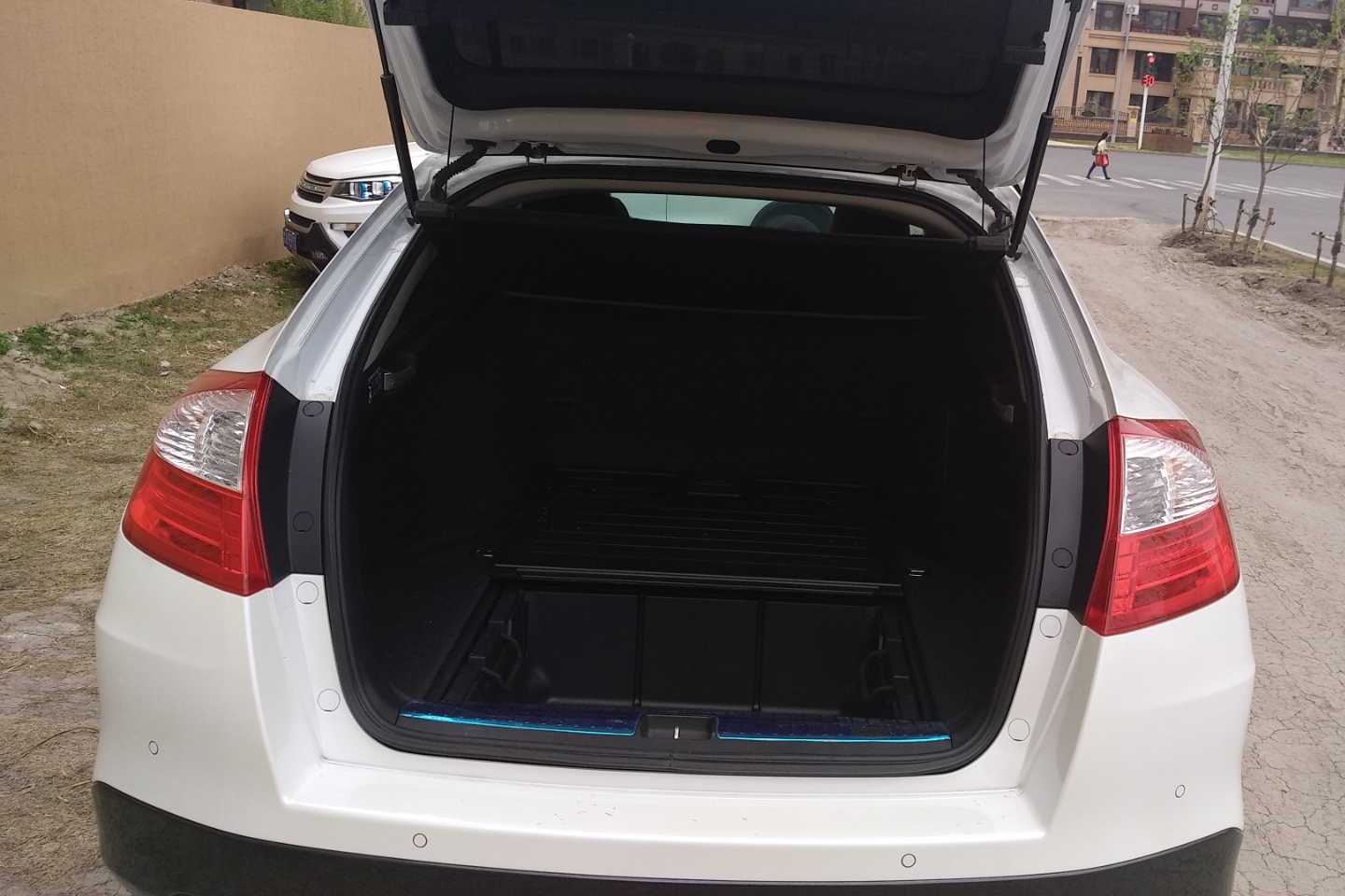 4l 豪华版_哈尔滨二手歌诗图_16.5万-人人车