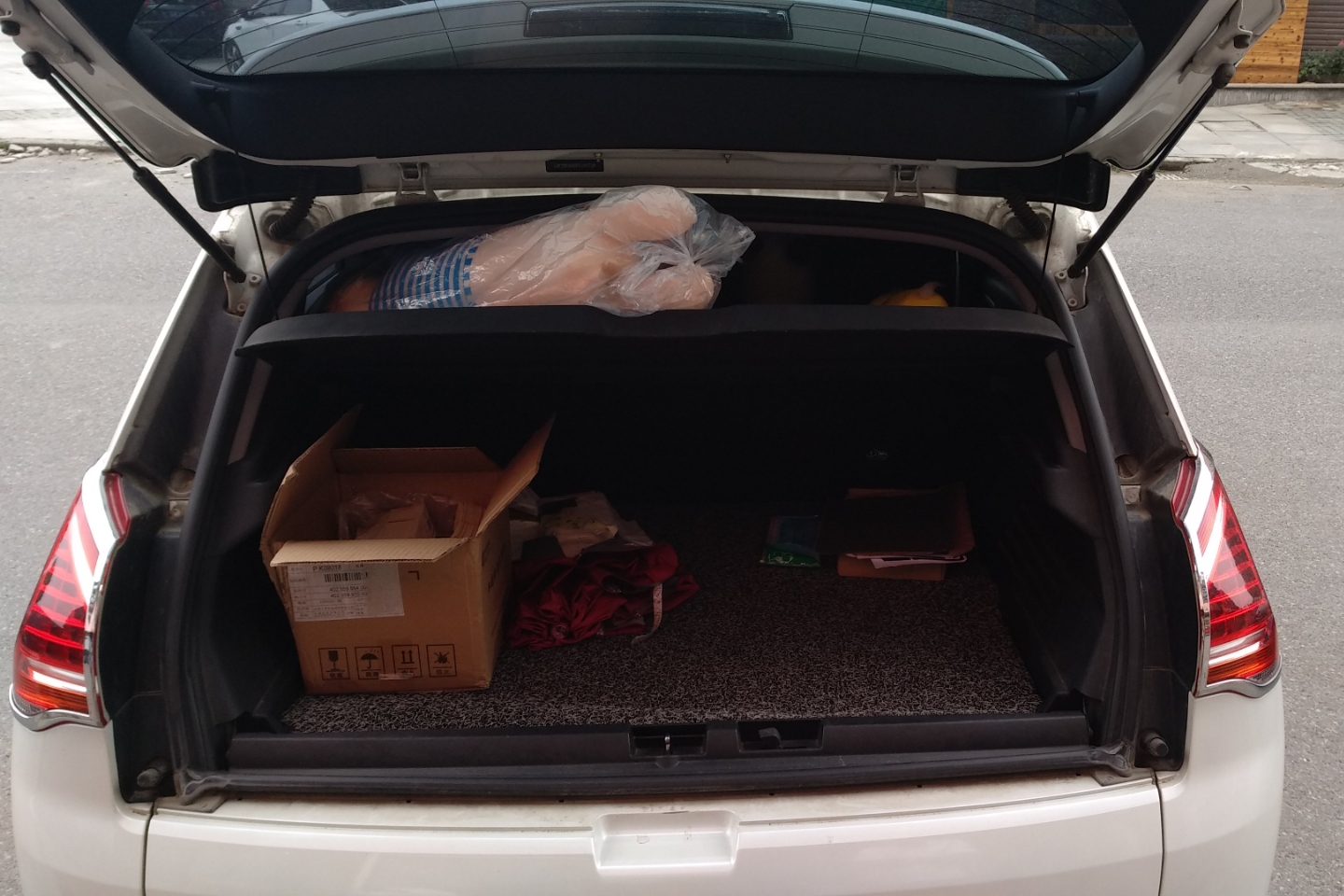 标致-3008 2015款 2.0l 自动经典版