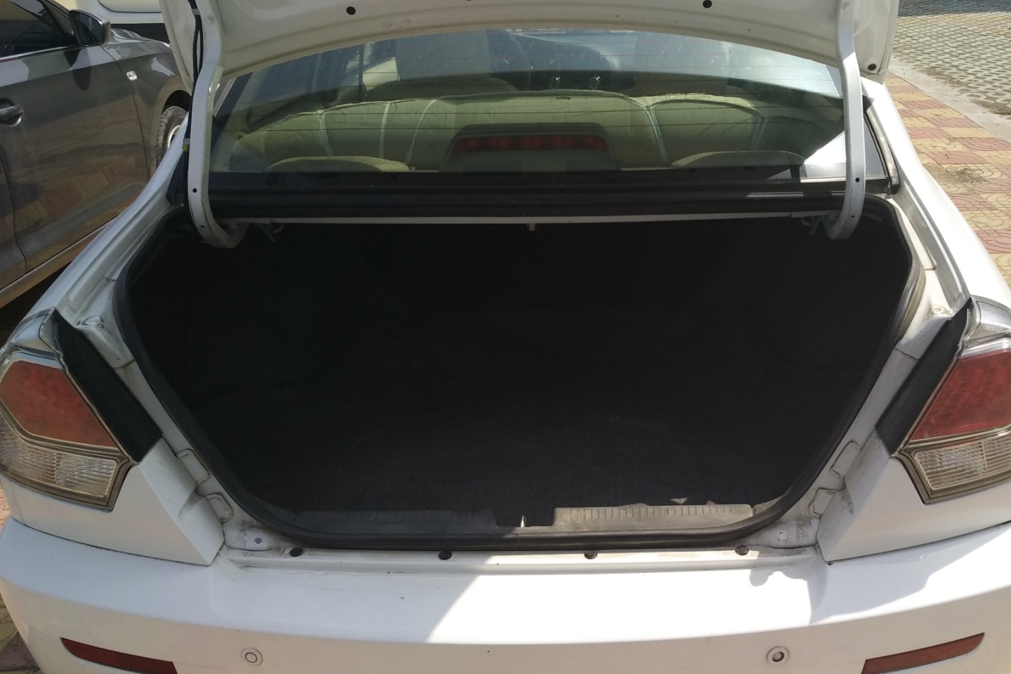 东南-v3菱悦 2012款 改款 1.5l 手动豪华版