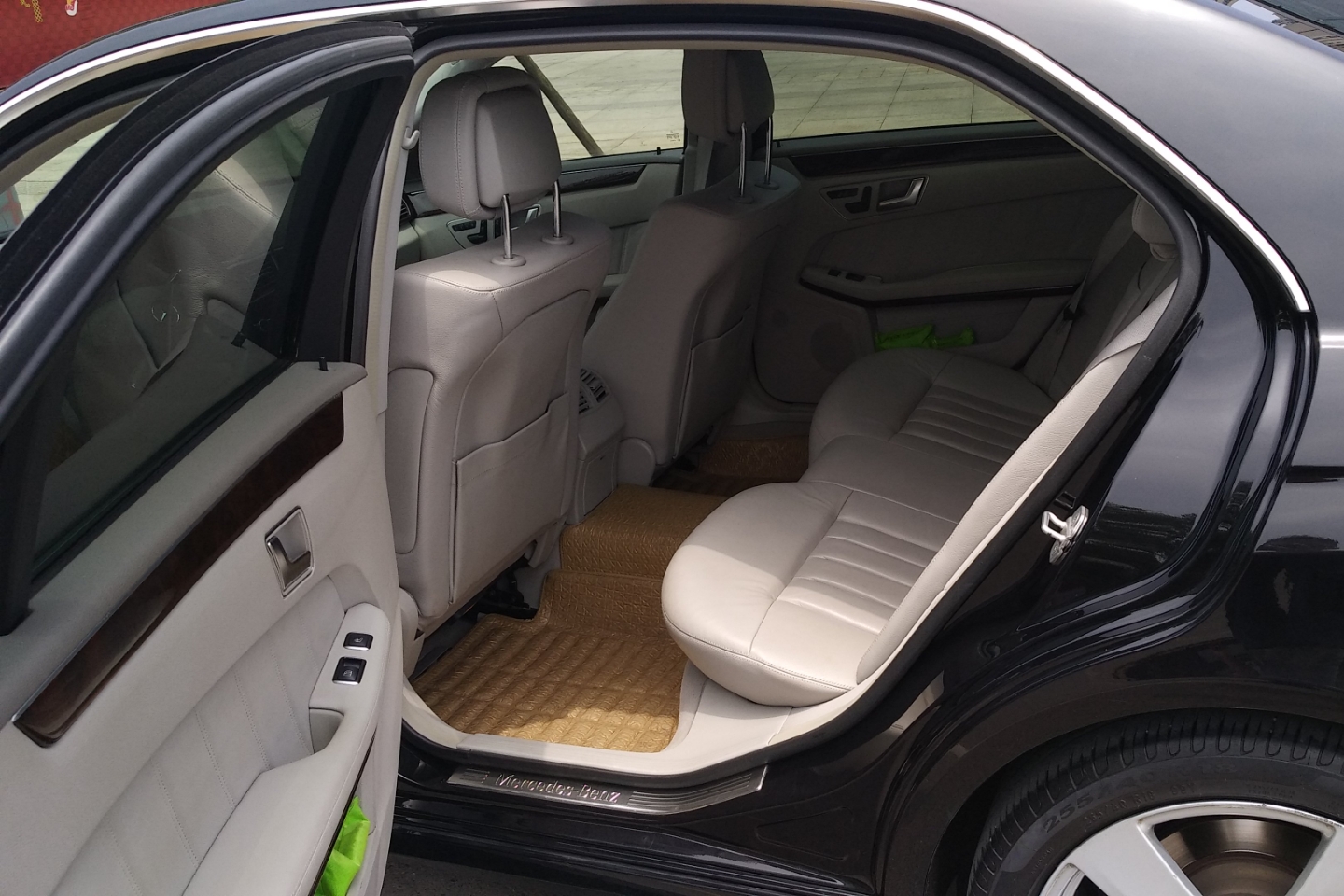 奔驰-e级 2012款 e 300 l 优雅型